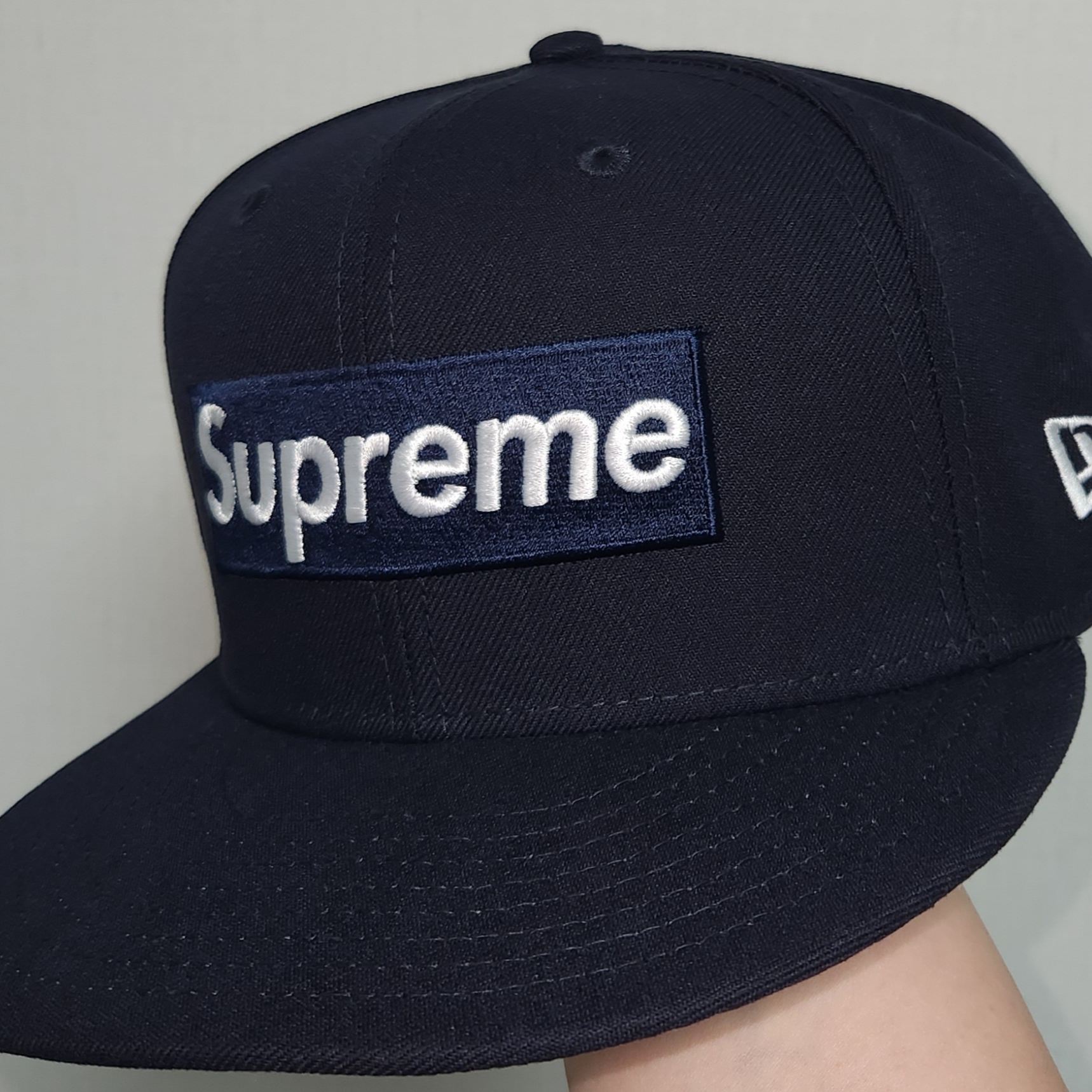 Supreme Championship Box Logo New Era Navy - 25SS 착용 스타일 - 2