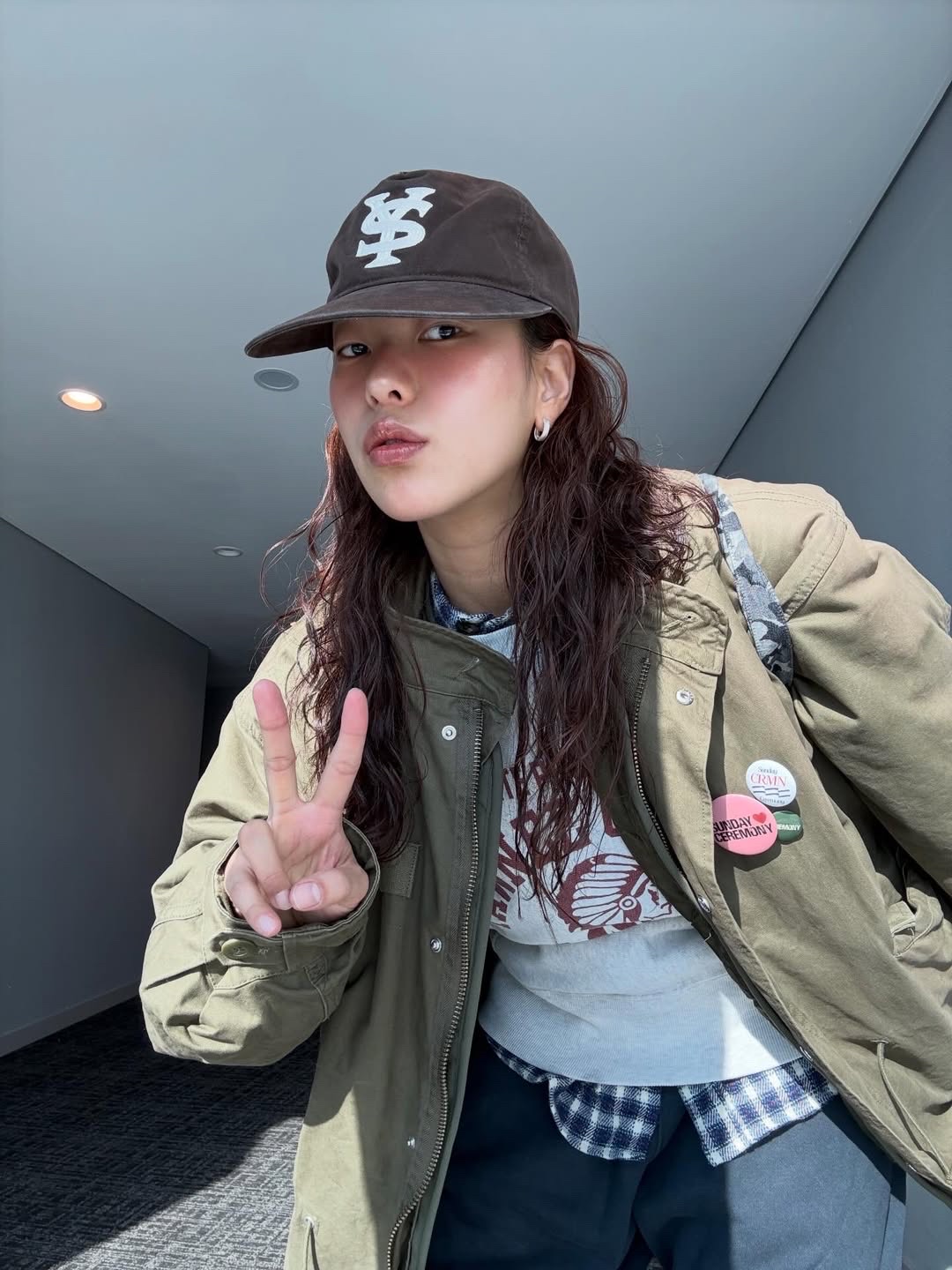 Sunday Ceremony Sy Logo 5 Panel Cotton Cap - Brown 착용 스타일 - 2