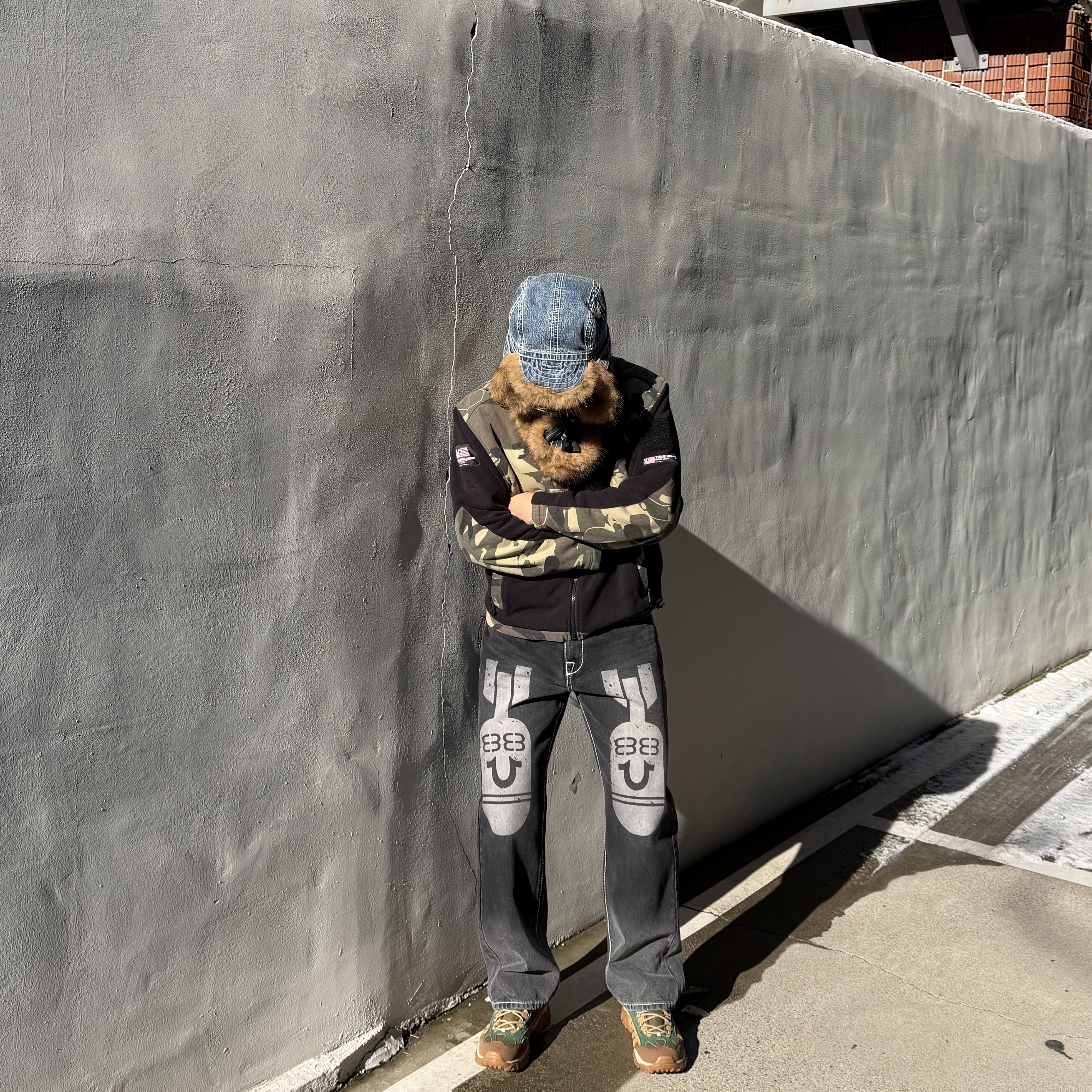 True Religion True Fur Cap_Indigo, True Religion SOF Block Fleece Jacket_Camo 착용 스타일 - 1
