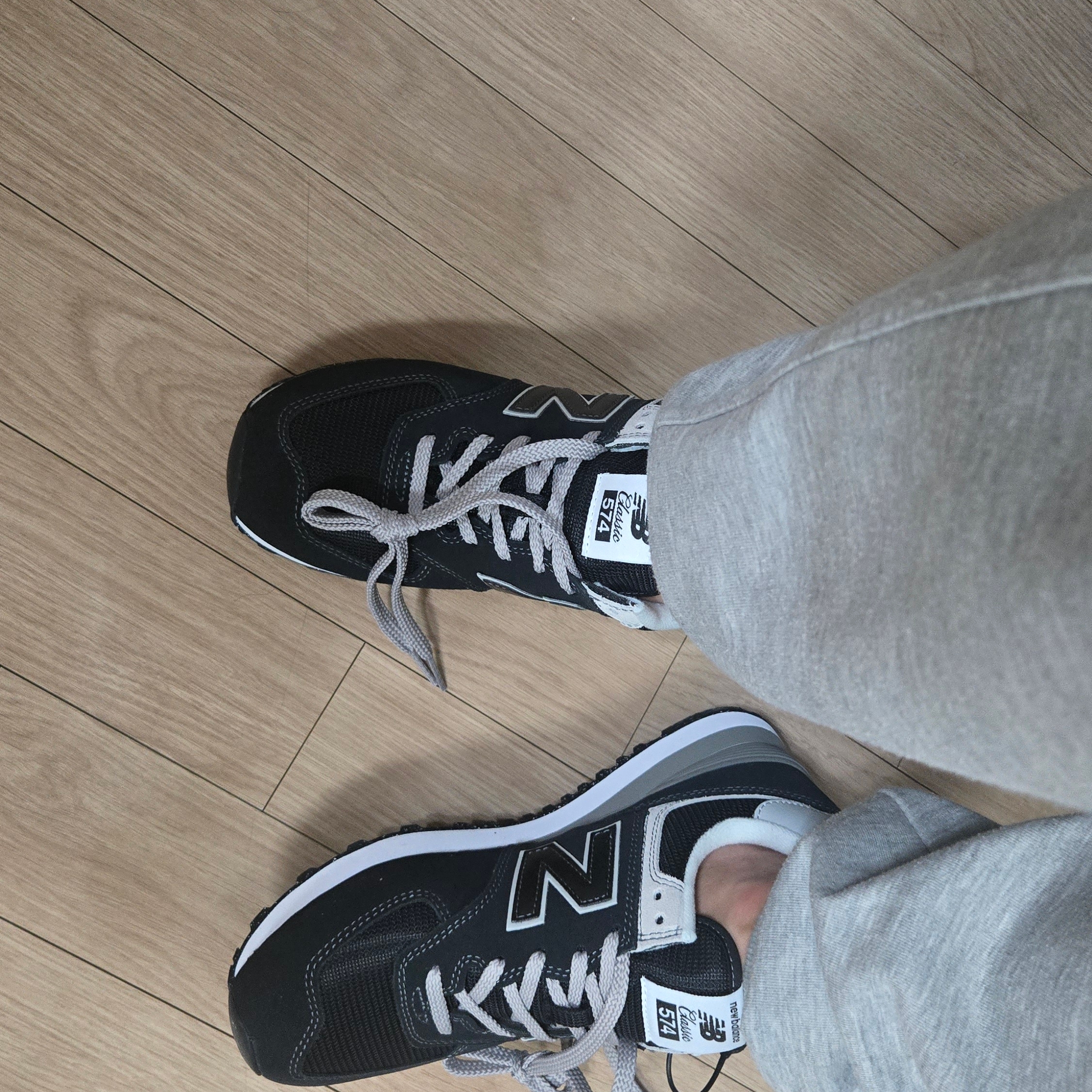 New Balance 574 Black - D Standard 착용 스타일