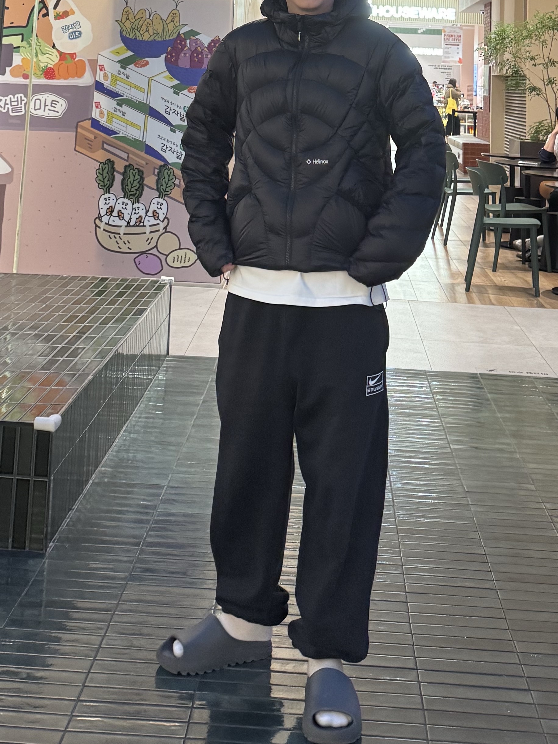 Nike x Stussy Washed Fleece Pants Black (FN5235-010), Helinox Wear Eclipse Pack Down Jacket Black 착용 스타일 - 2