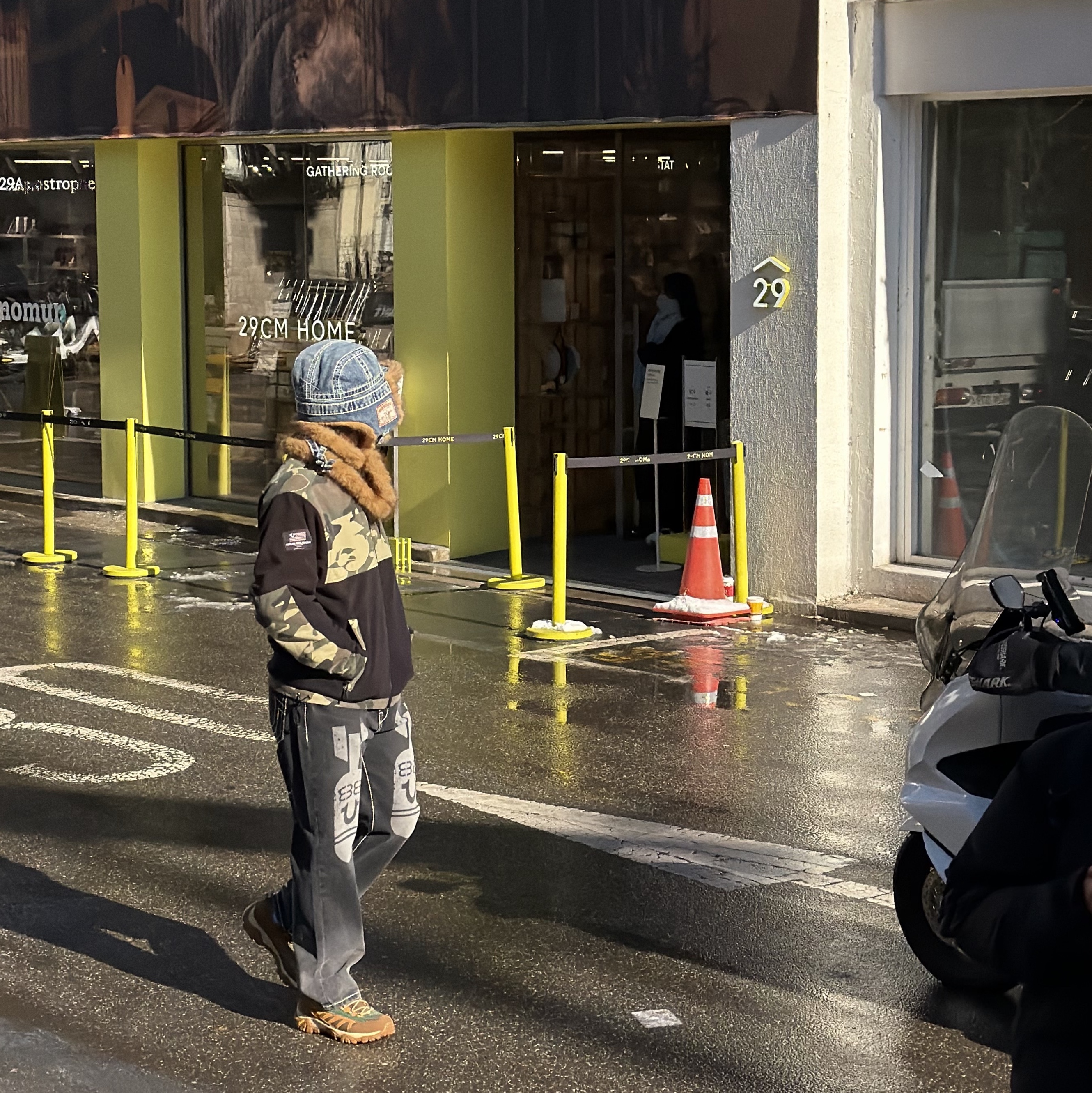 True Religion True Fur Cap_Indigo, True Religion SOF Block Fleece Jacket_Camo 착용 스타일 - 3