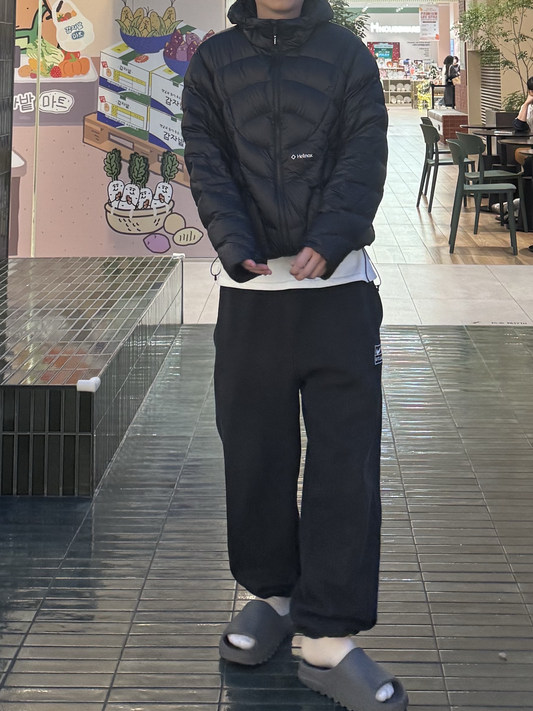 Nike x Stussy Washed Fleece Pants Black (FN5235-010), Helinox Wear Eclipse Pack Down Jacket Black 착용 스타일 - 1