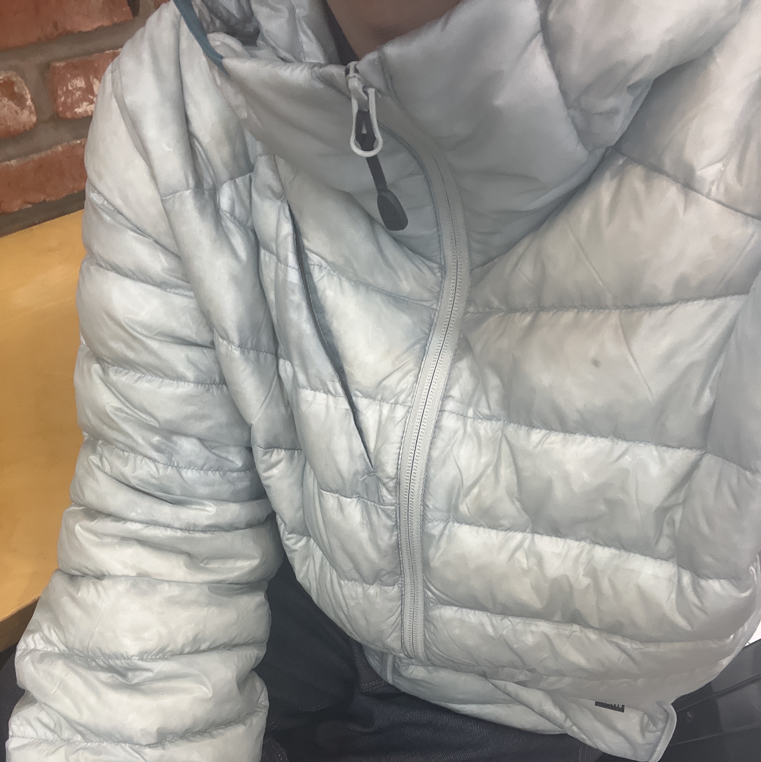 SIERRA DESIGNS Muir Lightweight Goose Down Hooded Jacket Light Grey 착용 스타일