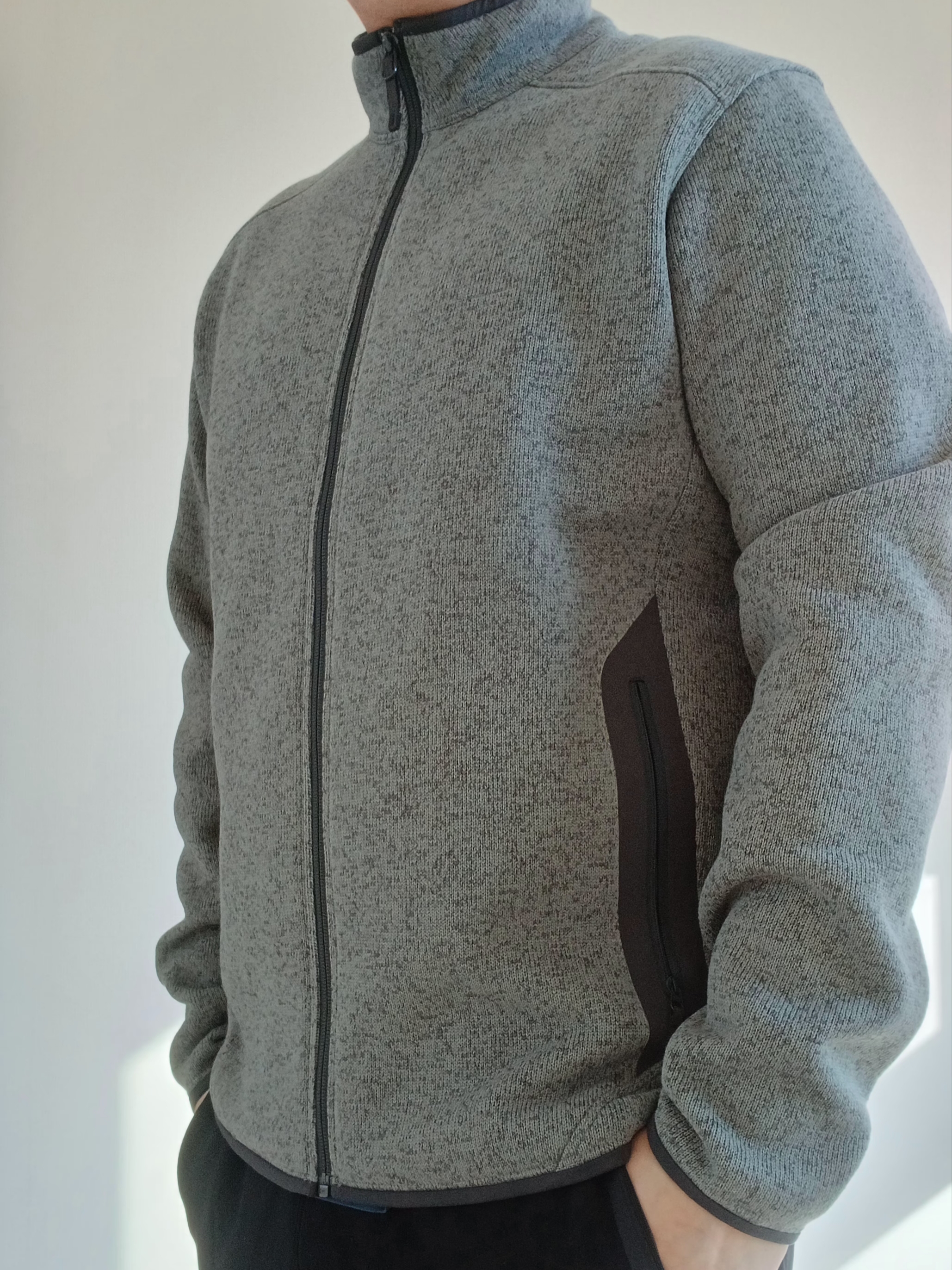 Arc'teryx Kyanite Pants Black, Arc'teryx Covert Cardigan Void Heather Graphite 착용 스타일 - 2