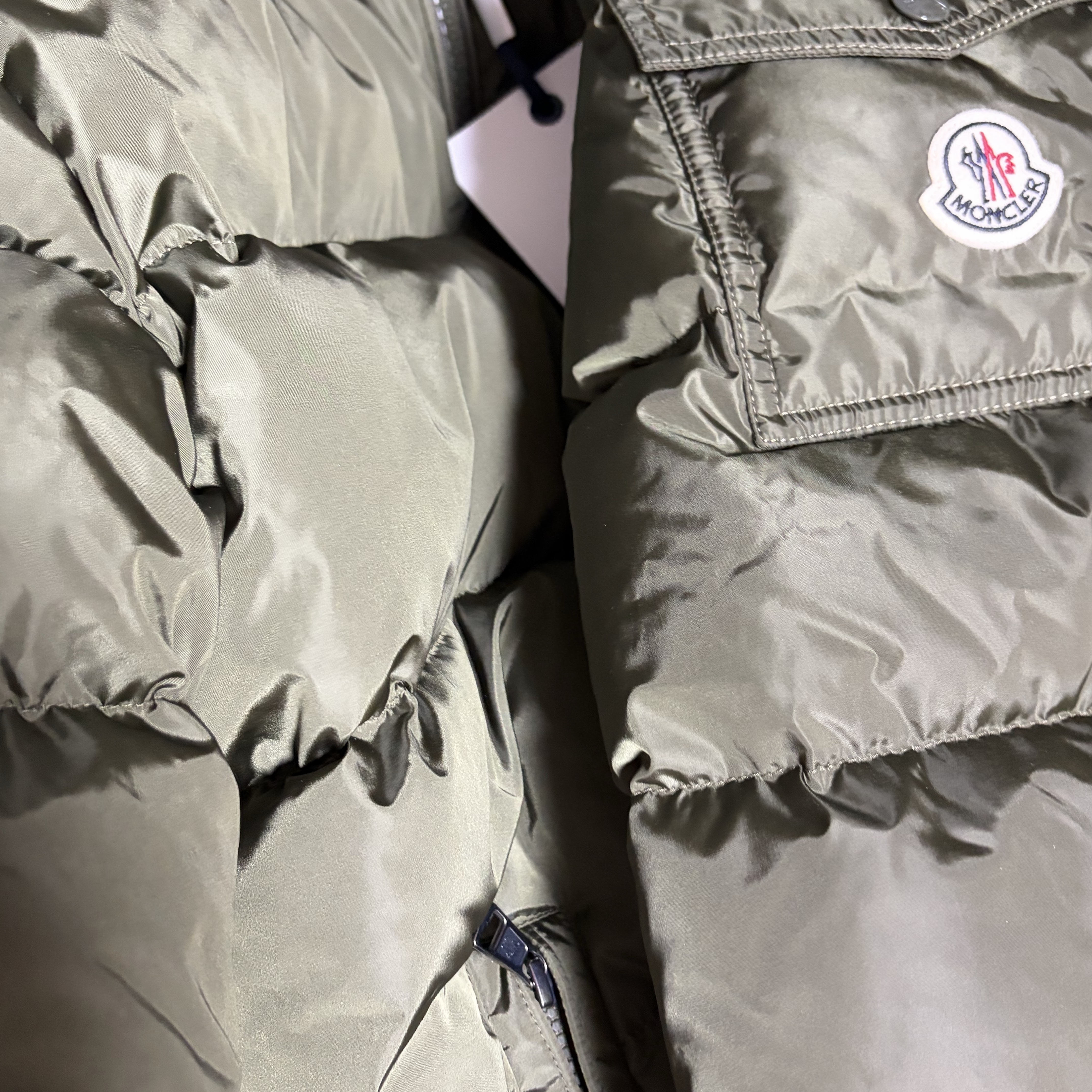 Moncler Maya Hooded Short Down Jacket Olive Green - 25FW 착용 스타일 - 2