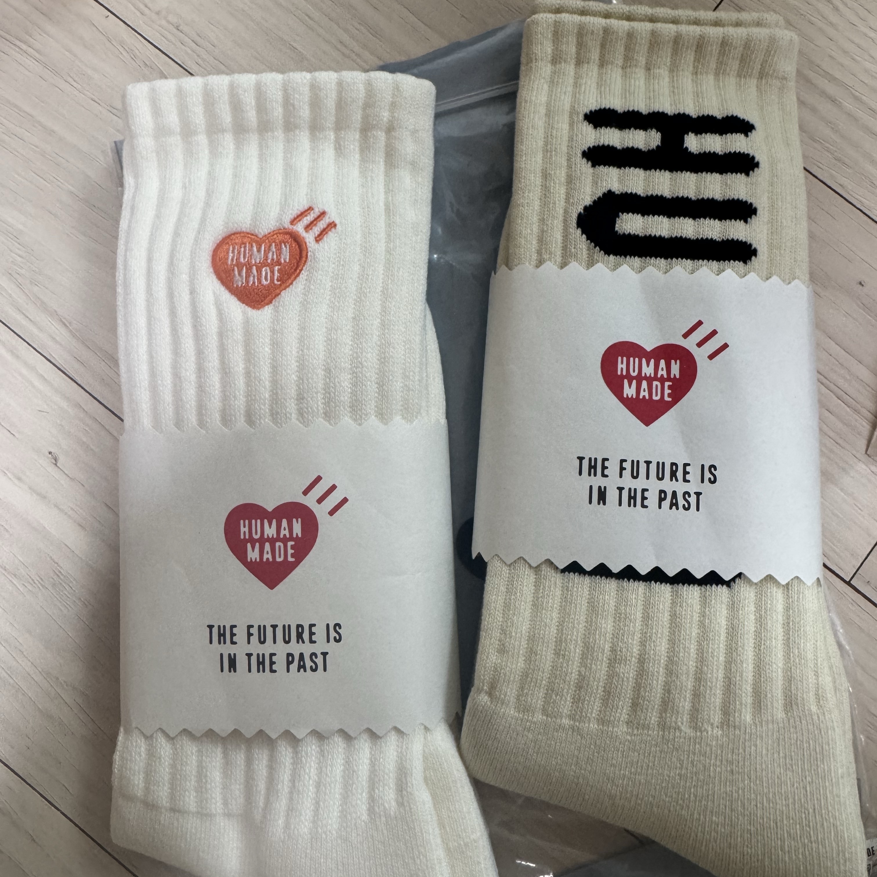 Human Made HM Logo Socks White 착용 스타일 - 1