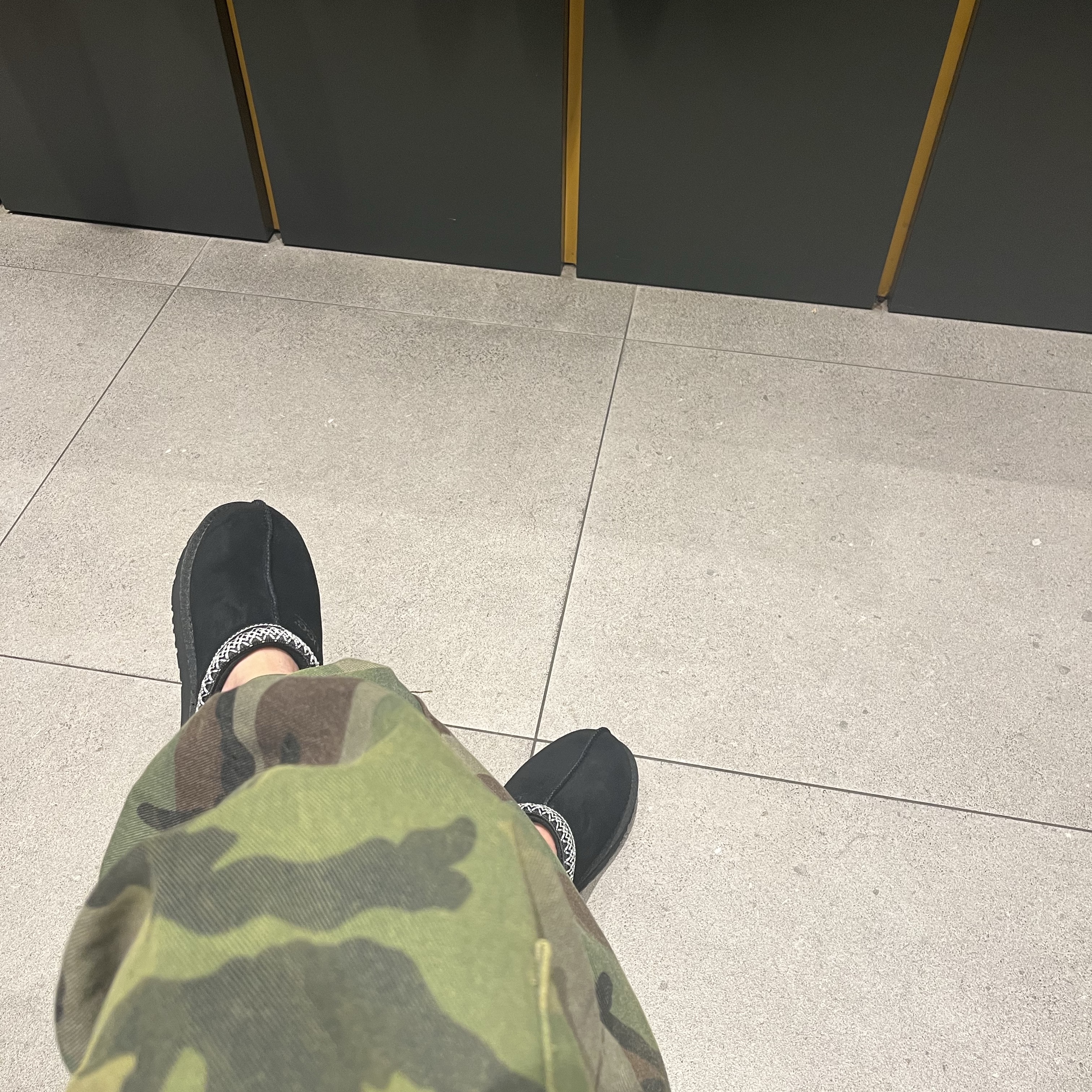 Suade Washed Cargo Pants Green Camo 착용 스타일