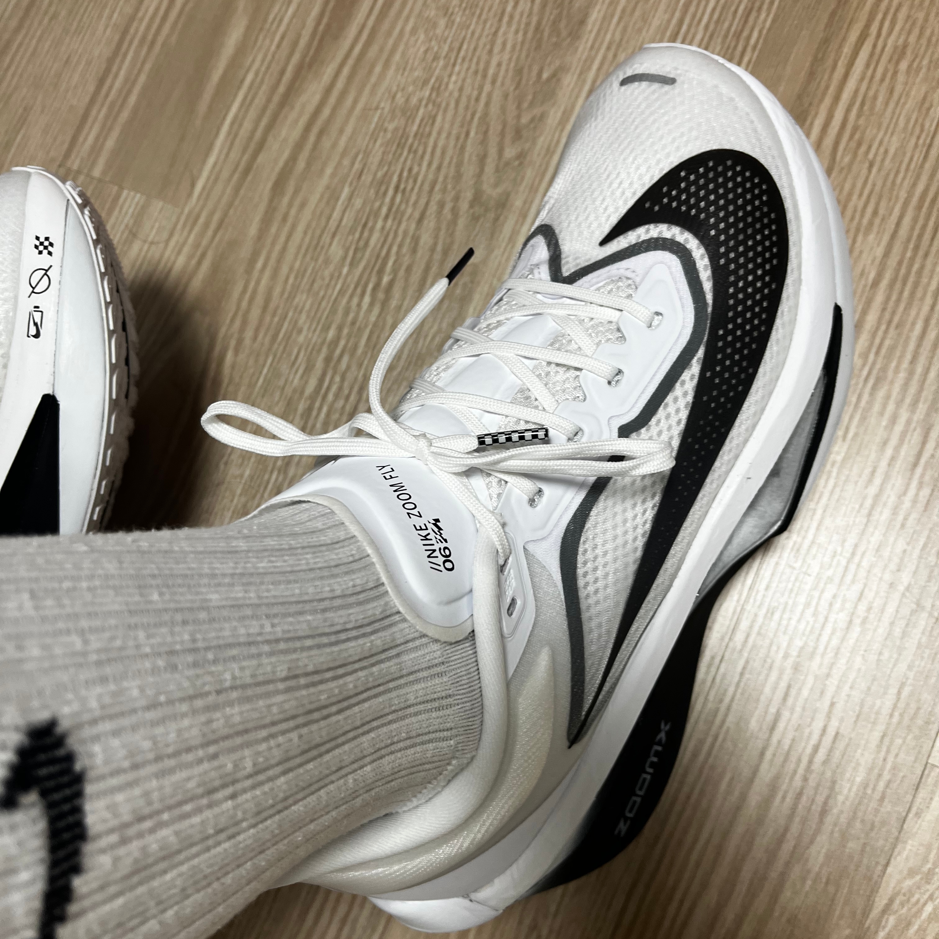Nike Zoom Fly 6 White Smoke Grey 착용 스타일 - 1