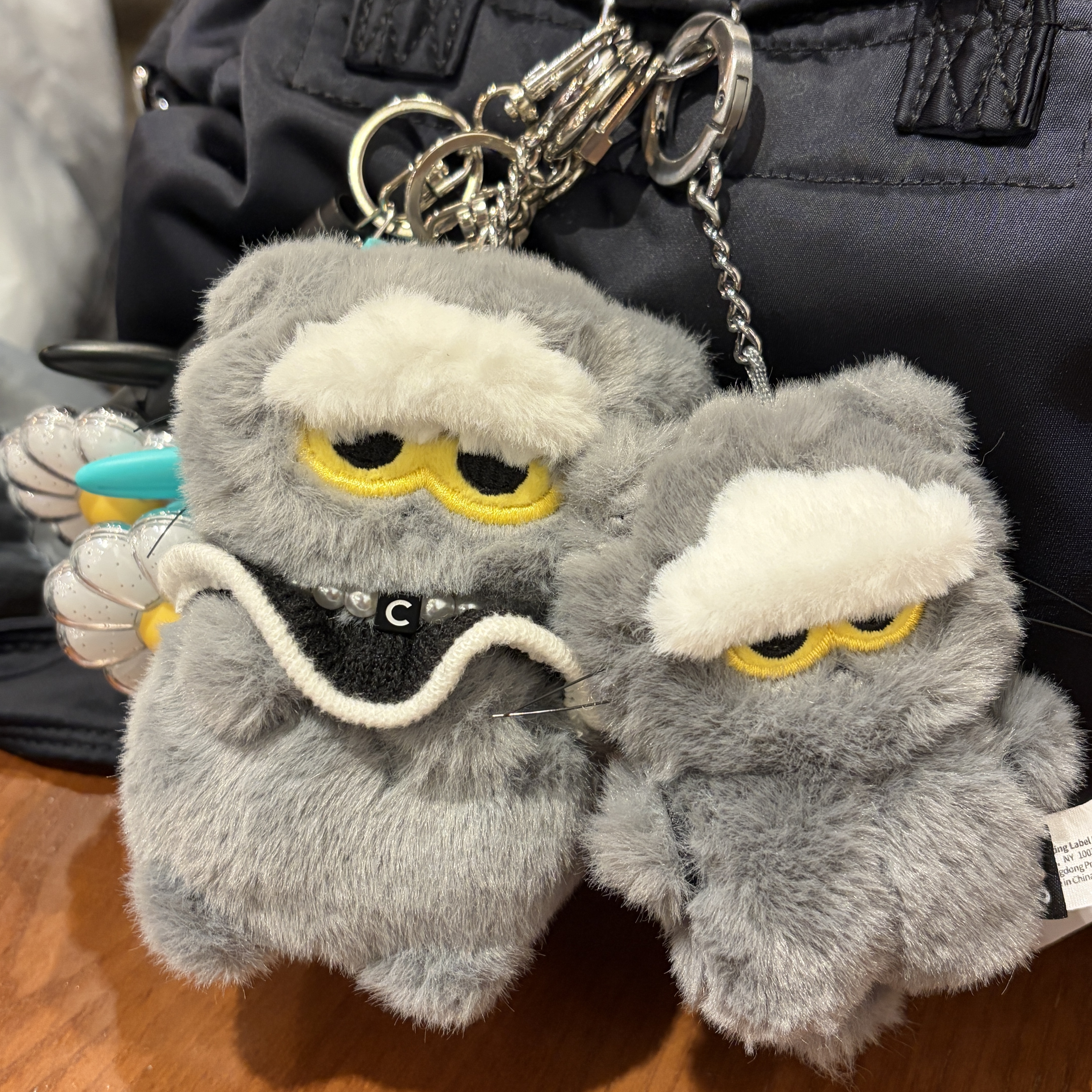 Zo&Friends Mini Zoa Plush Keyring Grey 착용 스타일