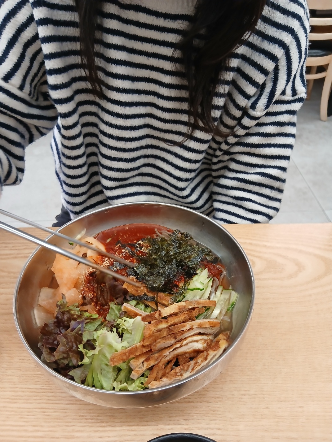 Arc'teryx Kyanite Lightweight Hoody Hoody Black, Arc'teryx Kyanite Lightweight Jacket Black 착용 스타일 - 6