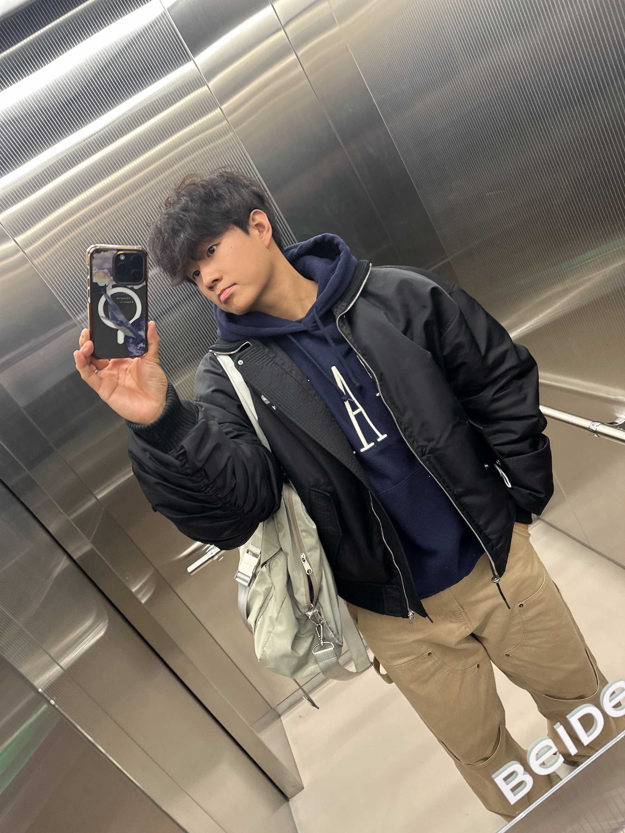 [KREAM 단독] STU Overfit Collar Bomber Black, Aoiro Cutted Double Knee Pants Tan 착용 스타일 - 1