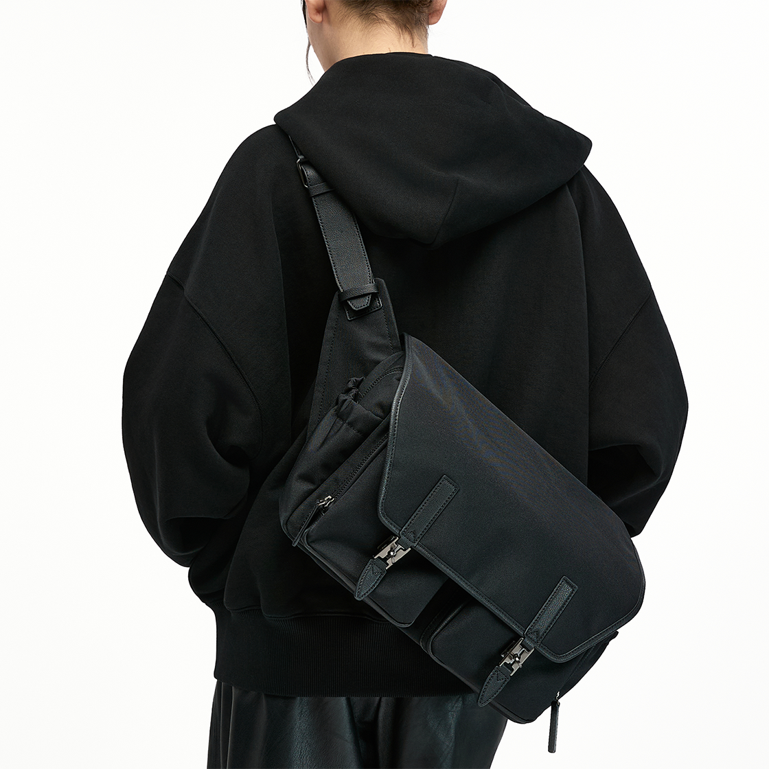 P0000FM2_K vunque Hey Double Pocket Cordura Shoulder M Black