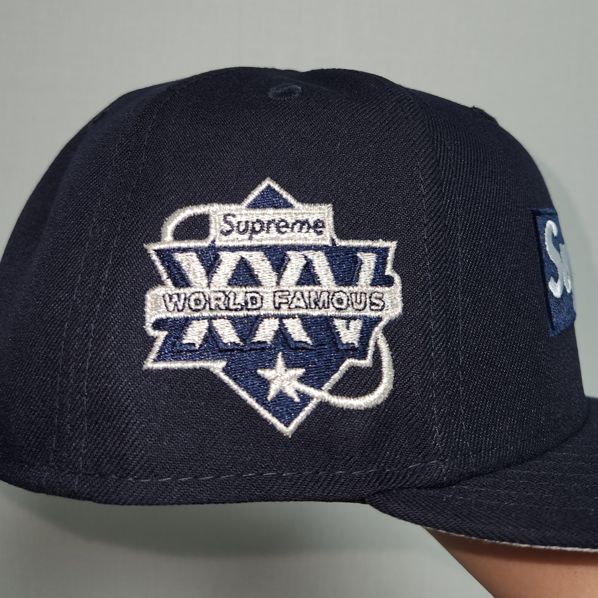 Supreme Championship Box Logo New Era Navy - 25SS 착용 스타일 - 5