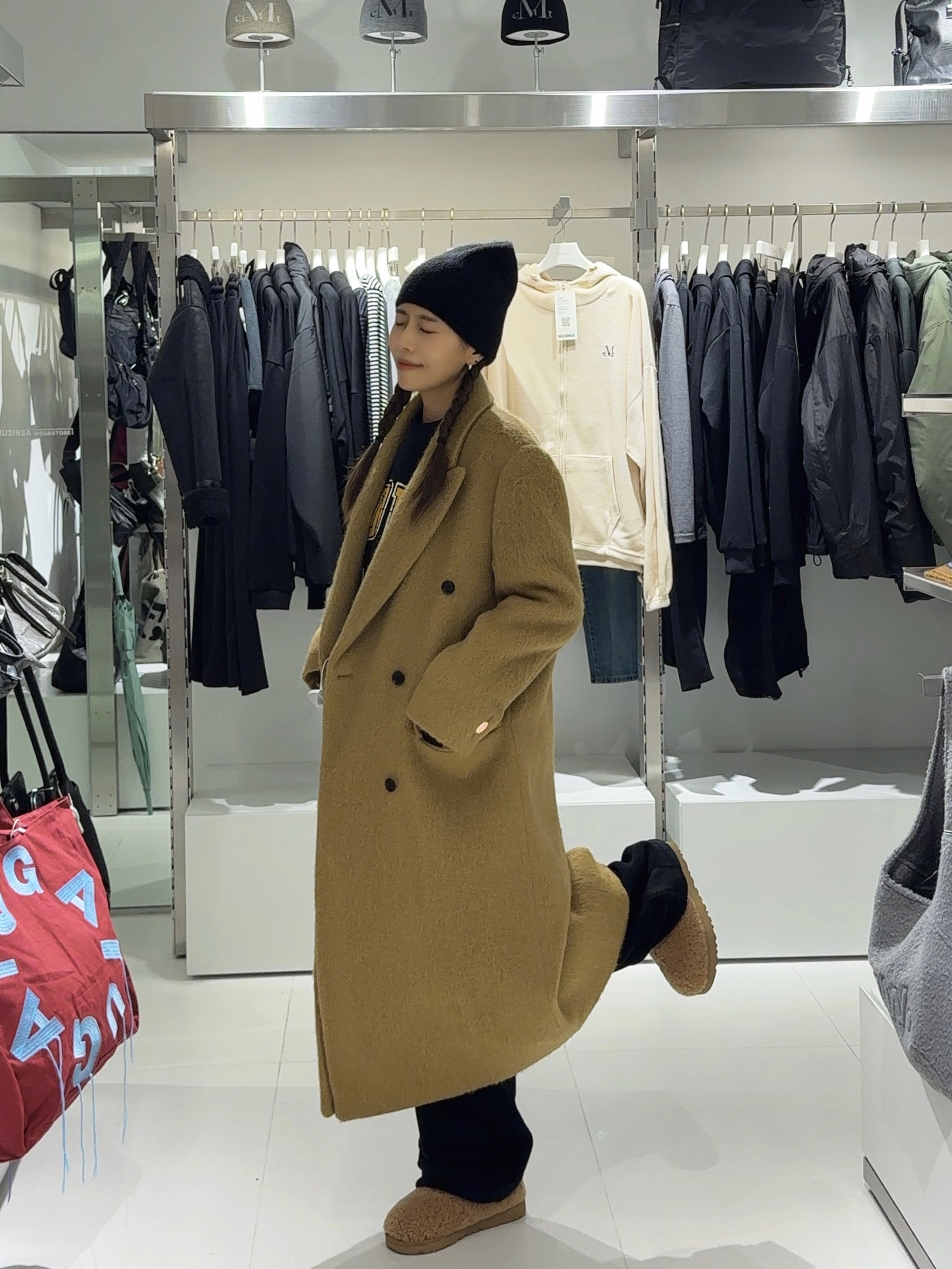 Supreme Inside Out Crewneck Black - 23FW, Uniqlo x Needles Fleece Wide Pants Black - KR 착용 스타일 - 2