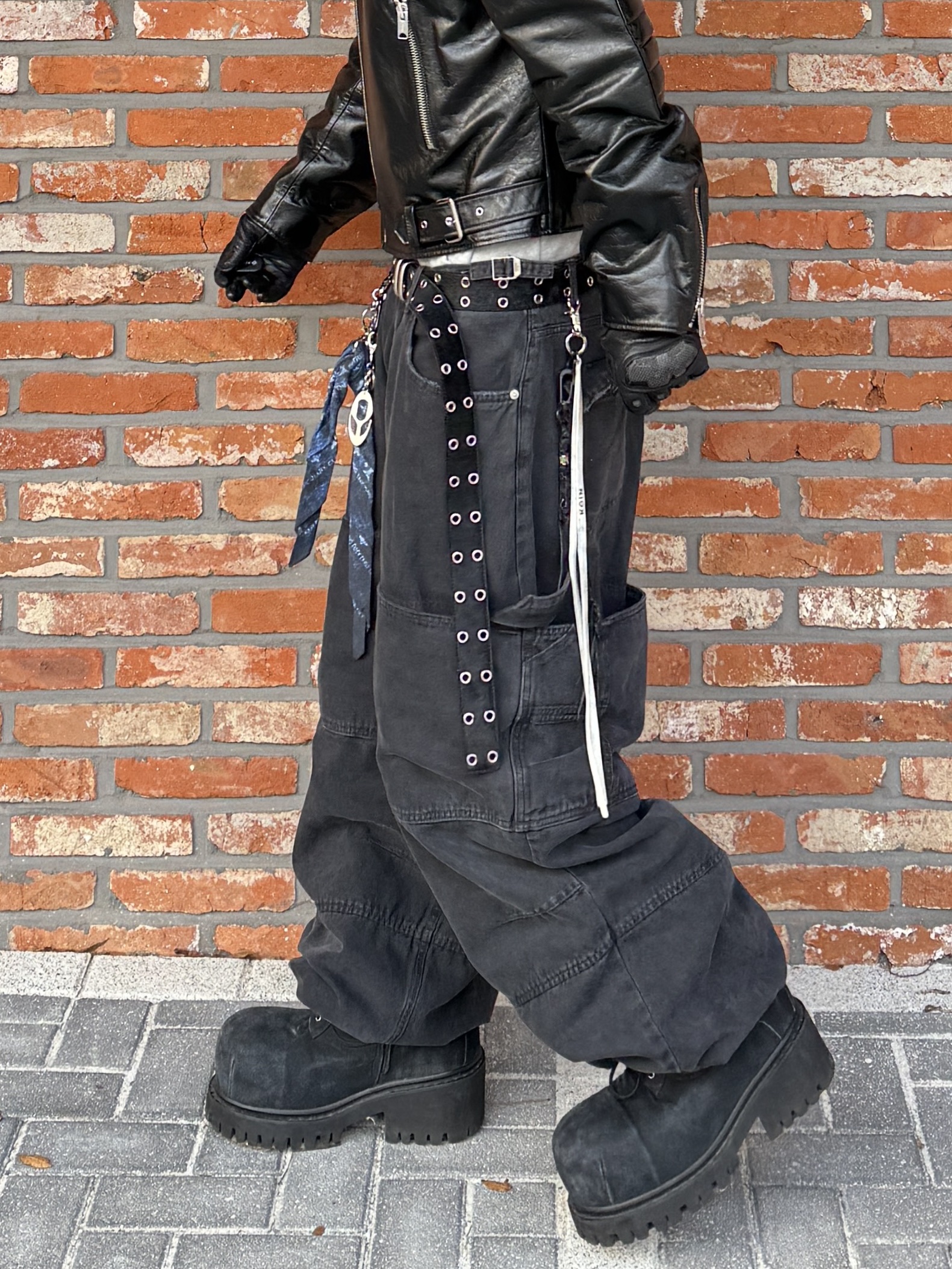 Nonnod Double knee cover pants Vintage black, Balenciaga Stomper Bootie Black 착용 스타일 - 8