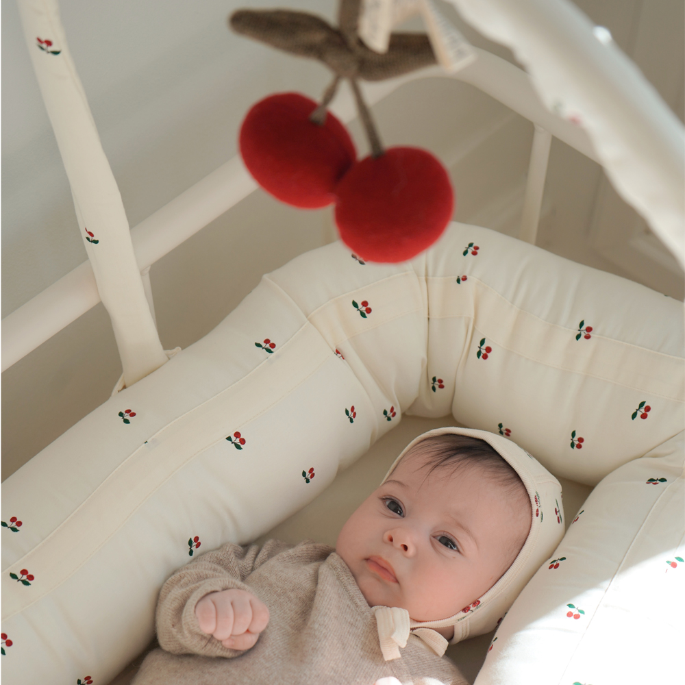 콩제슬래드 체리 유모차 모빌 체리(Konges Sløjd Cherry Pram Toy Red Army) - 3