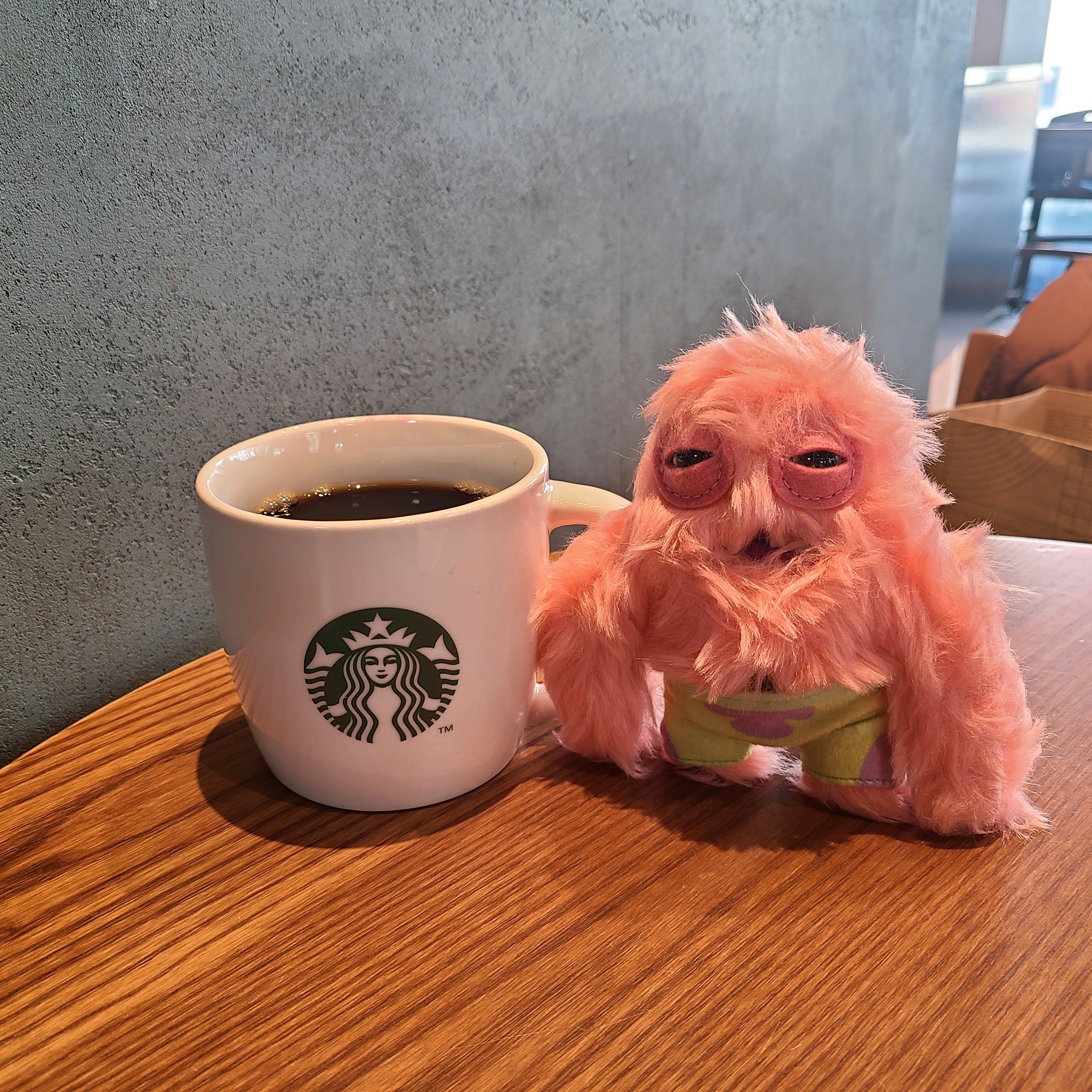 Fuggler x SpongeBob Patrick Star Keyring Pink 착용 스타일