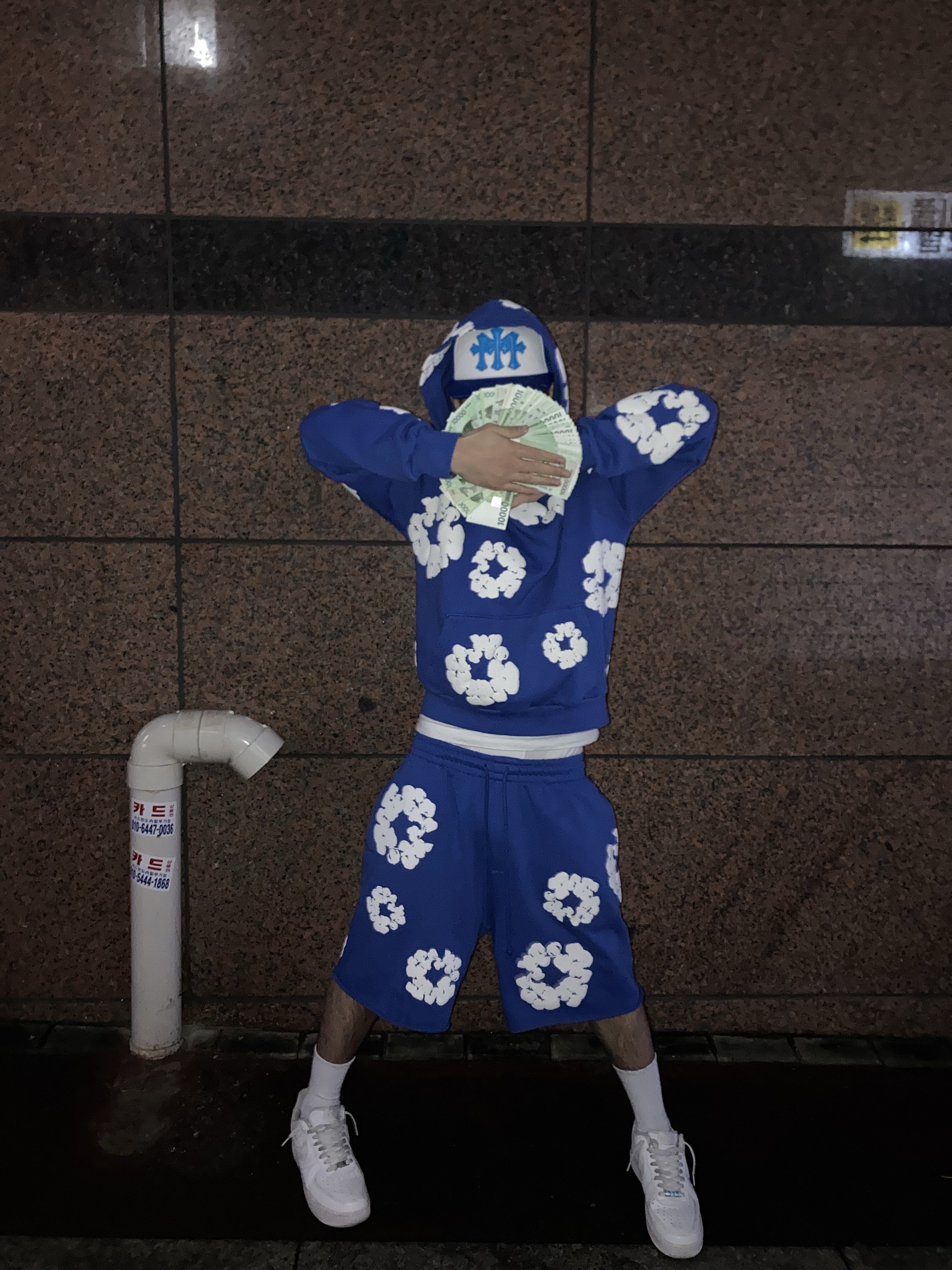 Denim Tears The Cotton Wreath Sweatshirt Royal Blue, Denim Tears Cotton Wreath Sweat Shorts Blue 착용 스타일 - 3