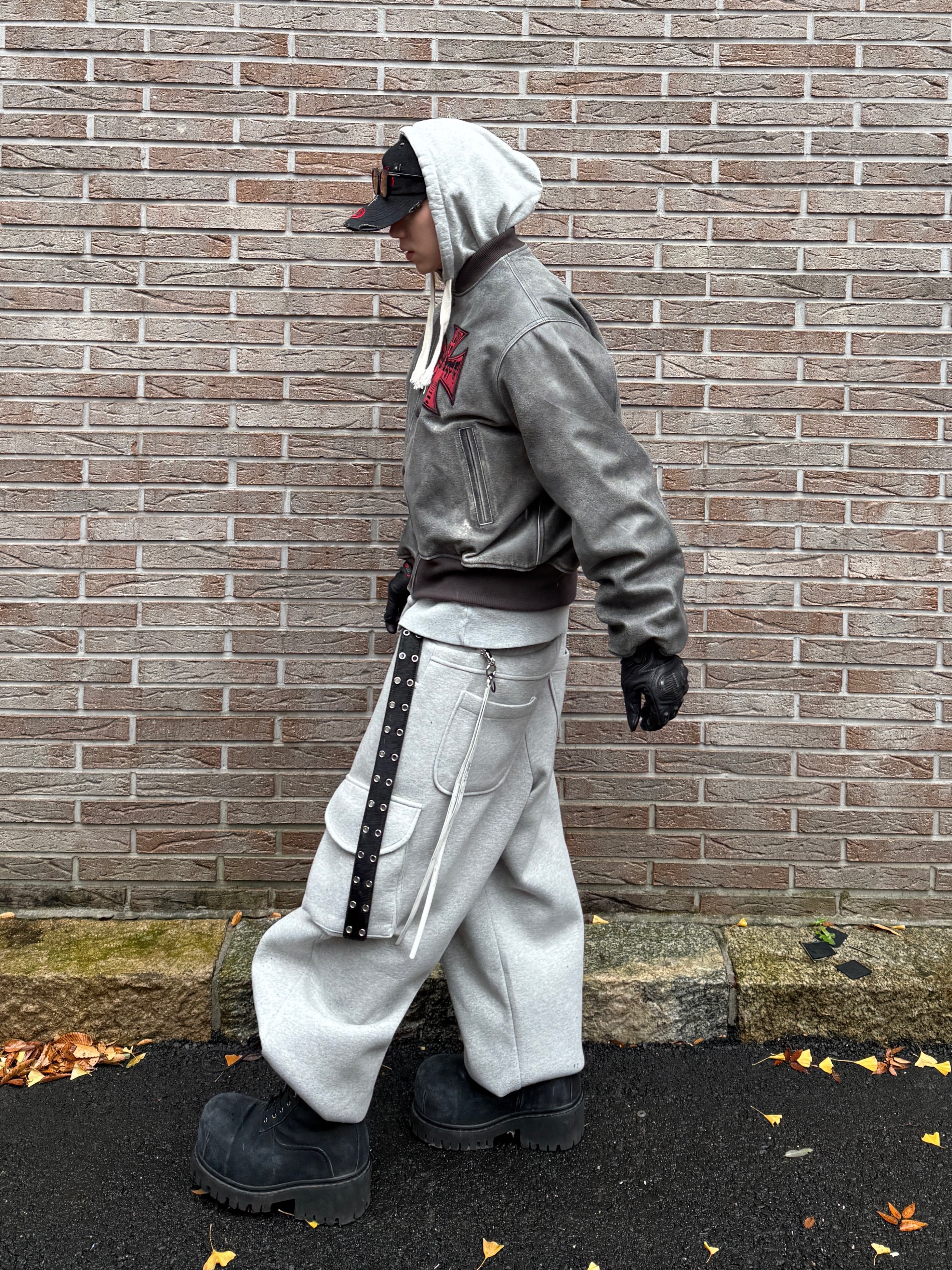 Balenciaga Stomper Bootie Black, MJD X KOIN SEOUL Wide Cargo Sweat Pants 착용 스타일 - 3