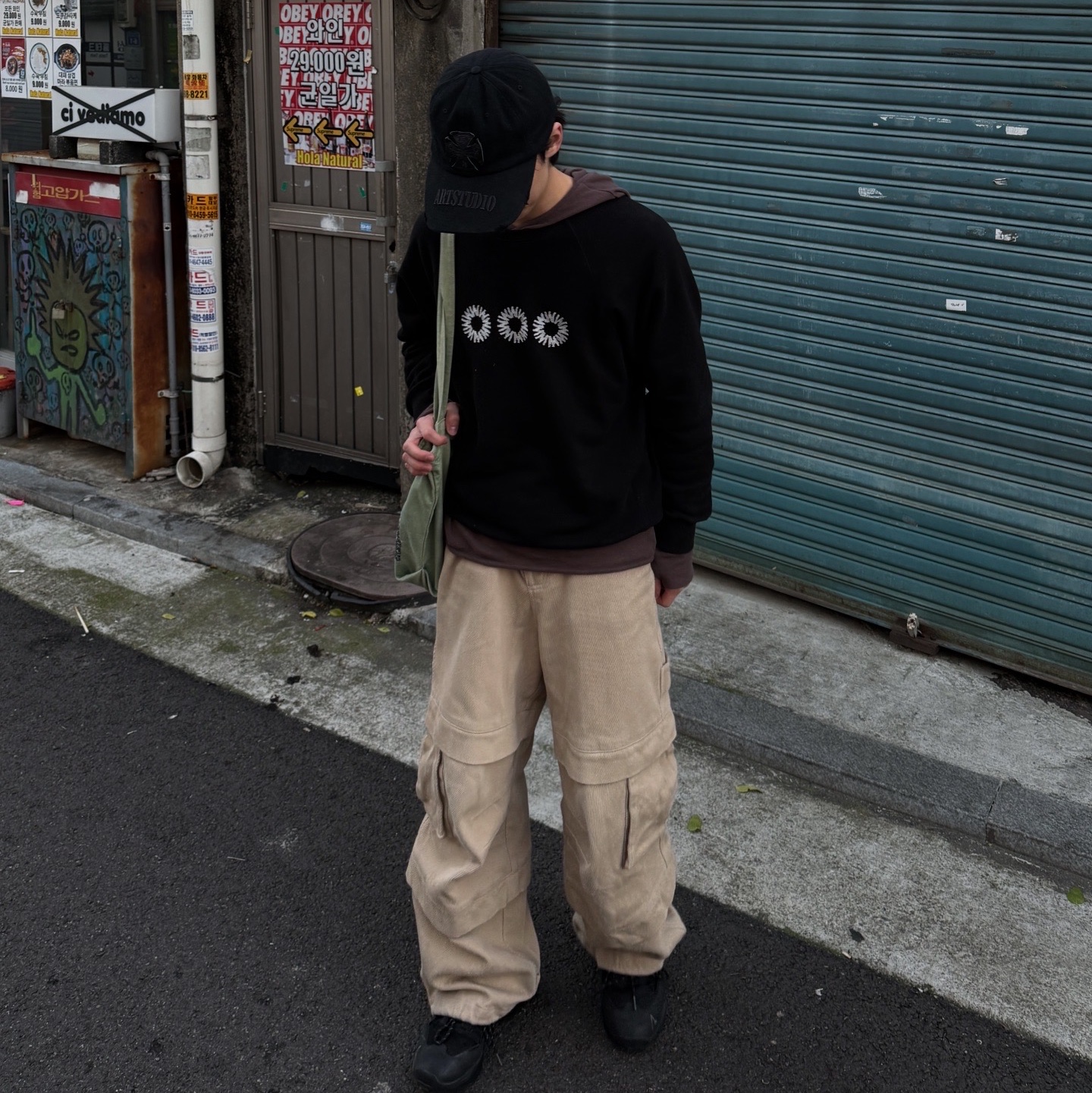 999Humanity EVD Sweat MTM Black, Kamien Titan Baggy Pants Beige 착용 스타일