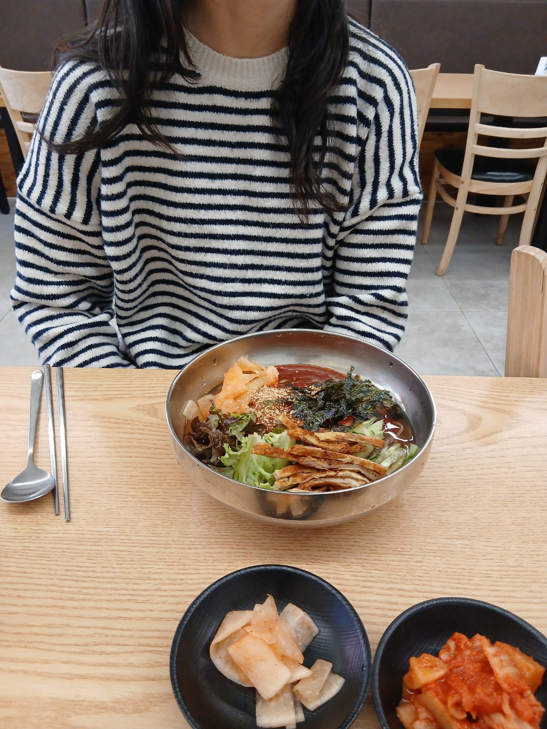 Arc'teryx Kyanite Lightweight Hoody Hoody Black, Arc'teryx Kyanite Lightweight Jacket Black 착용 스타일 - 3