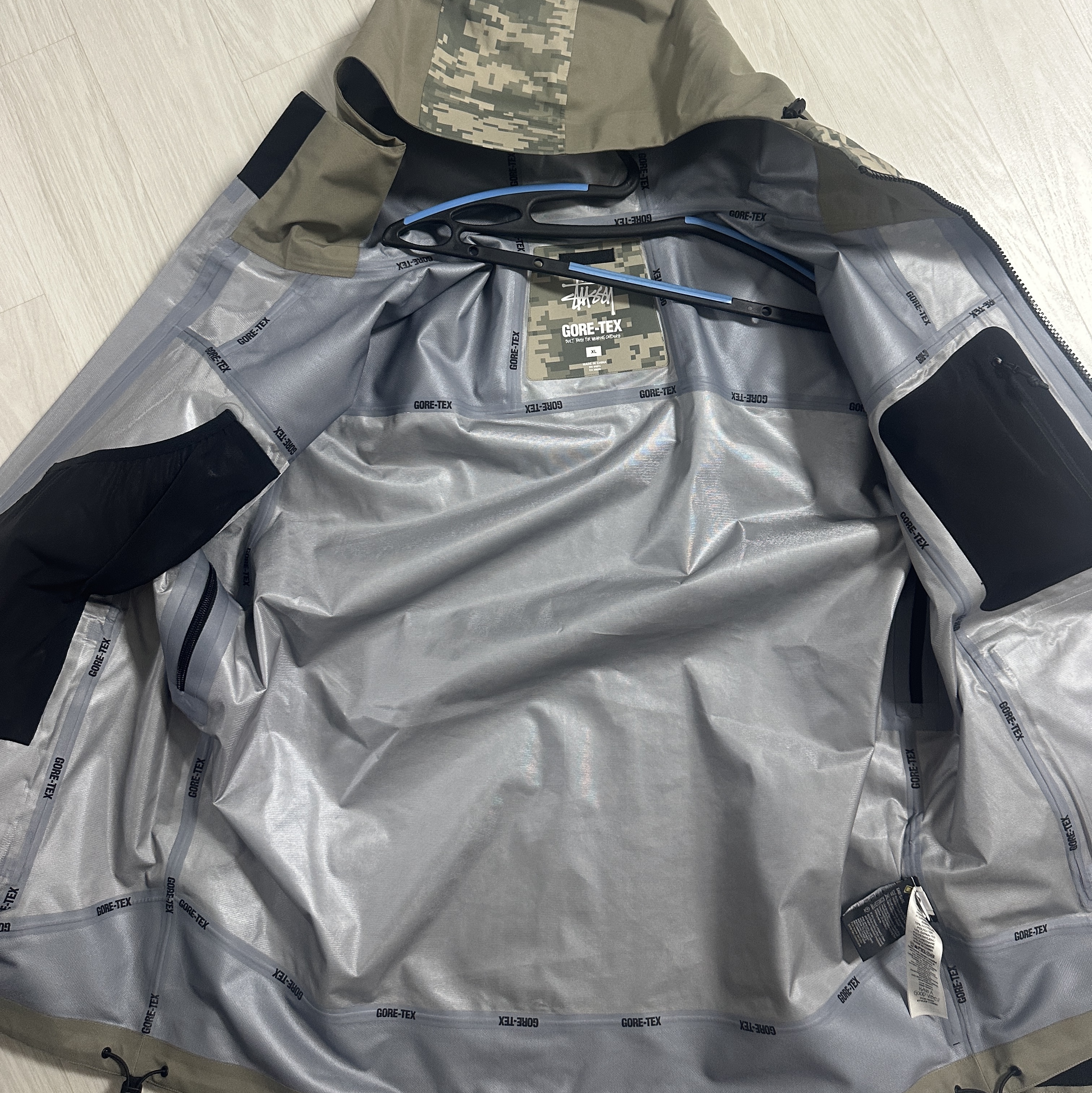 Stussy Gore-Tex Guide Shell Jacket Digi Camo 착용 스타일 - 2