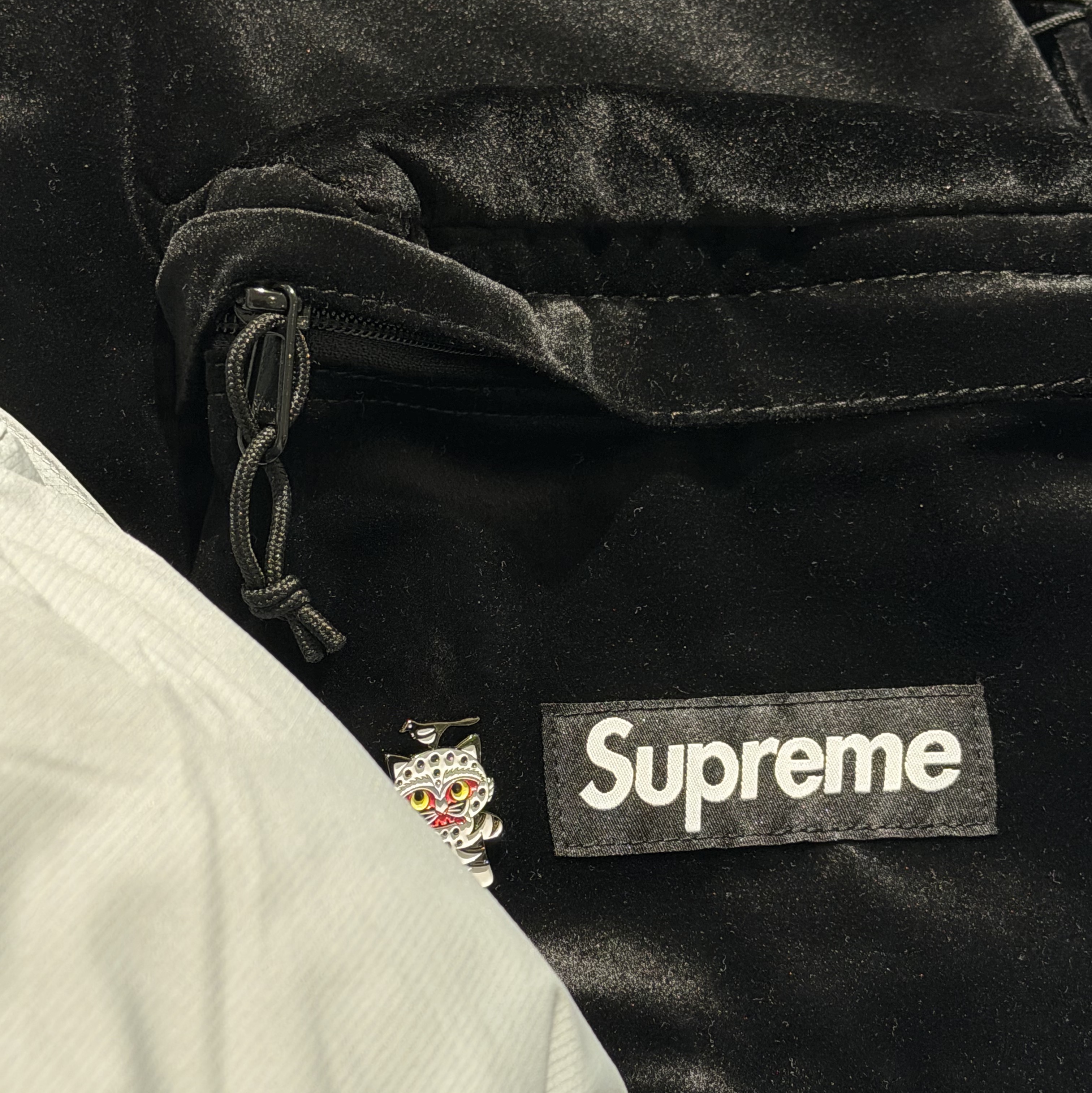 Supreme Velvet Backpack Black - 25FW 착용 스타일
