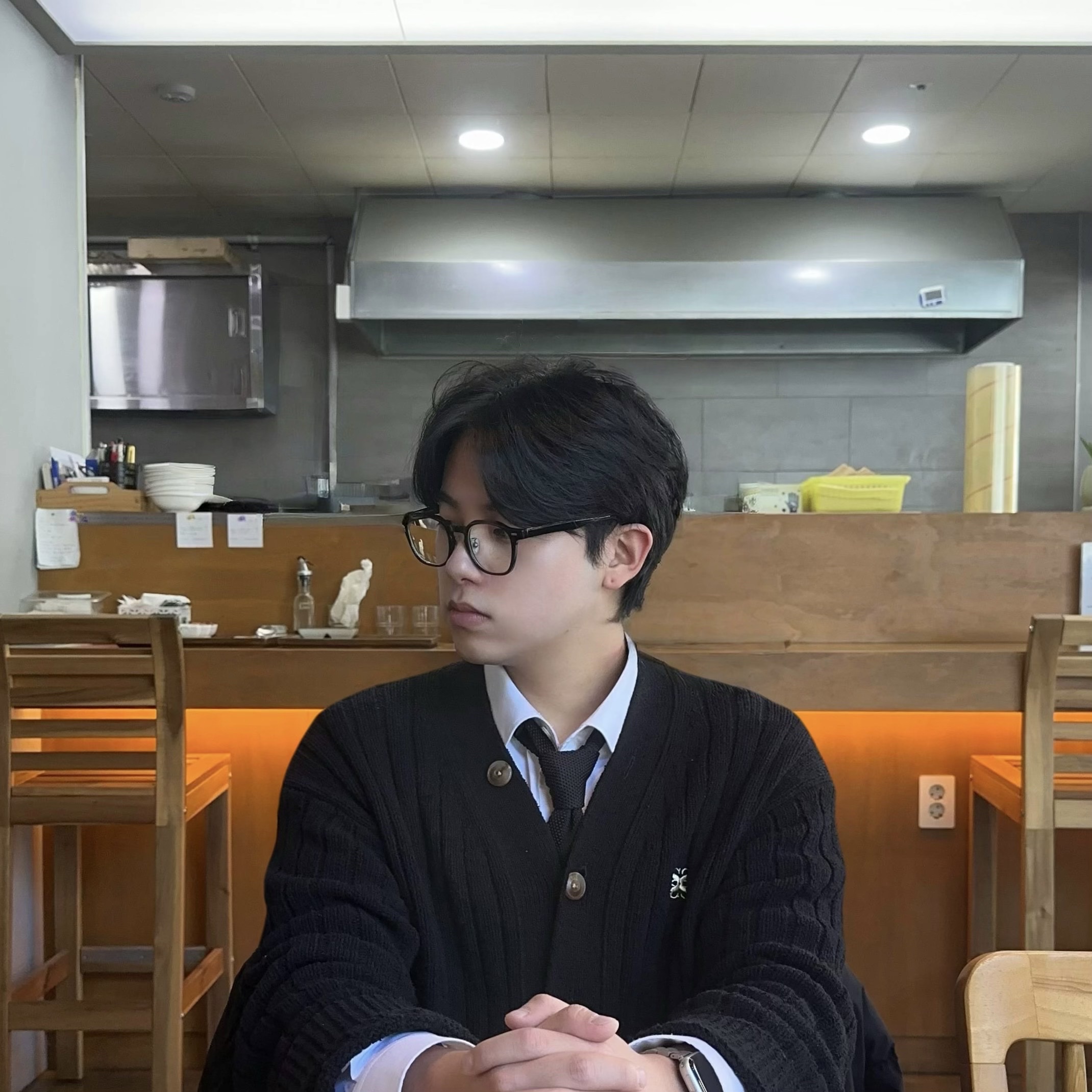 SATUR Faro Over Size Boucle Cardigan Classic Black 착용 스타일