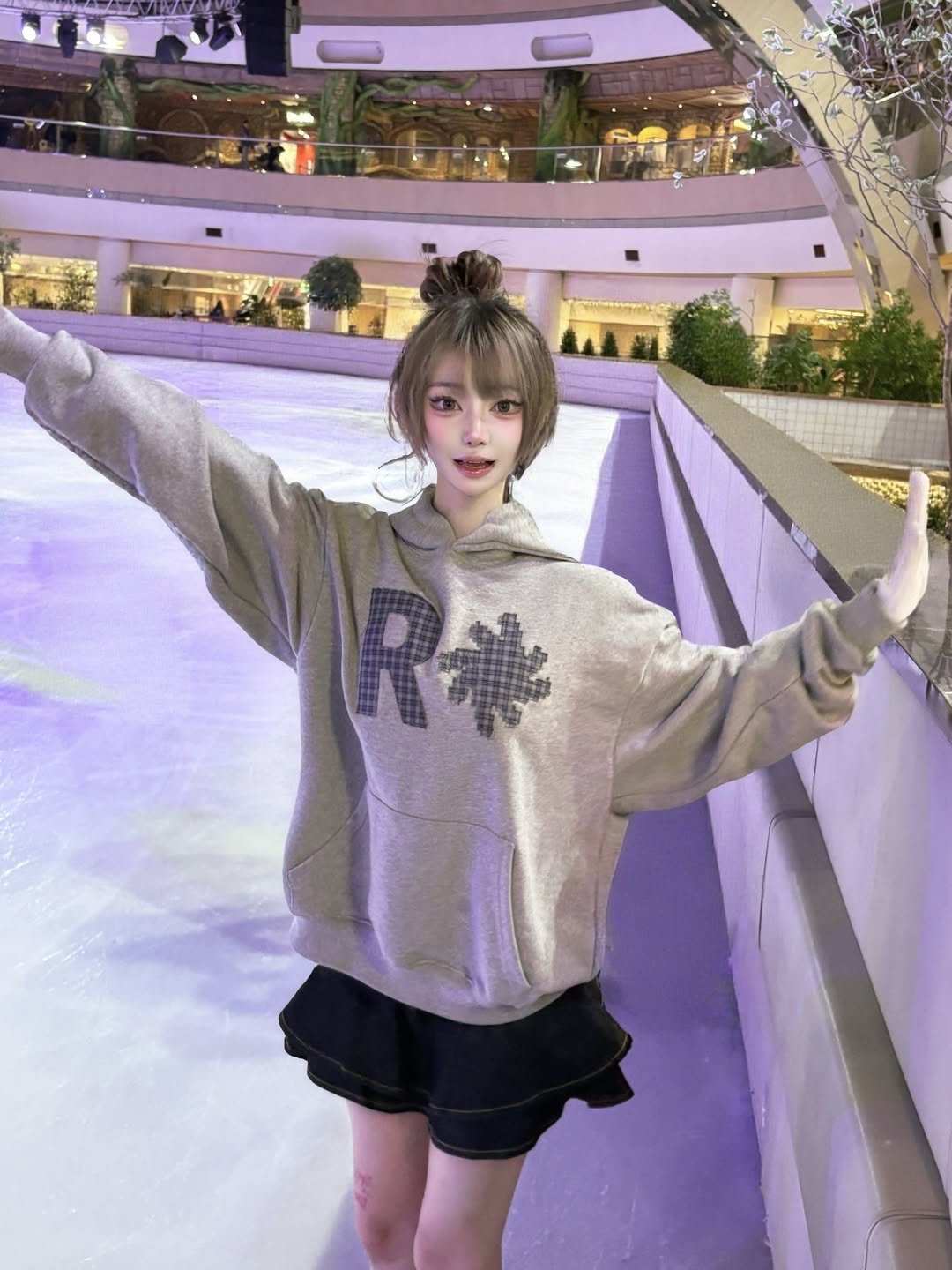 SLOW RECORD HOUSE Check Patch Hoodie Grey 착용 스타일 - 2
