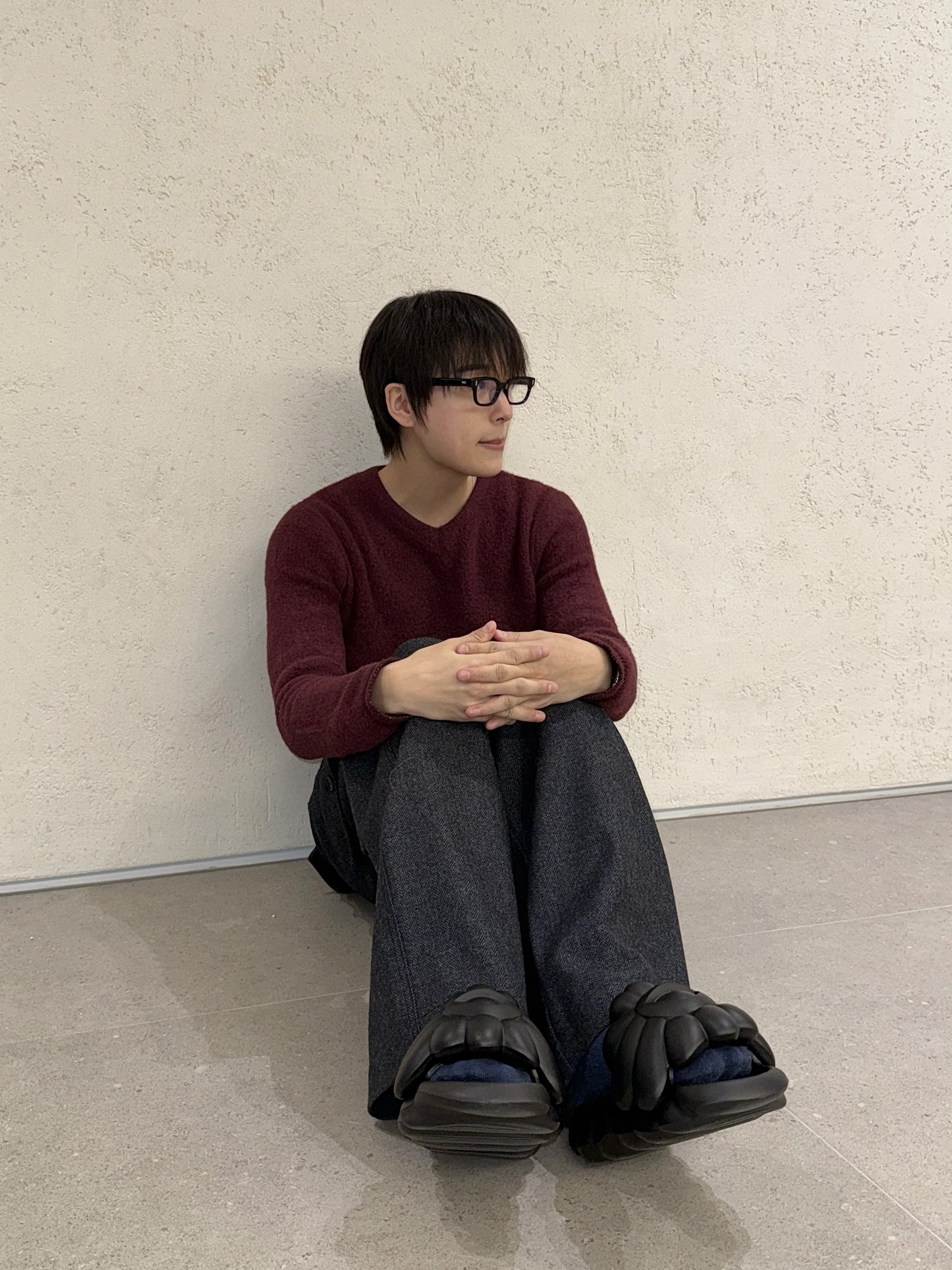 Ohana Hatake Ohana Full-Bloom Slipper Meteorite, Haleine x Helet Shaggy Cropped V-Neck Knit Burgundy (WT402) 착용 스타일 - 1