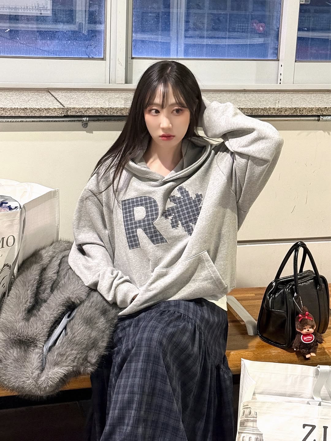 SLOW RECORD HOUSE Check Patch Hoodie Grey 착용 스타일 - 4