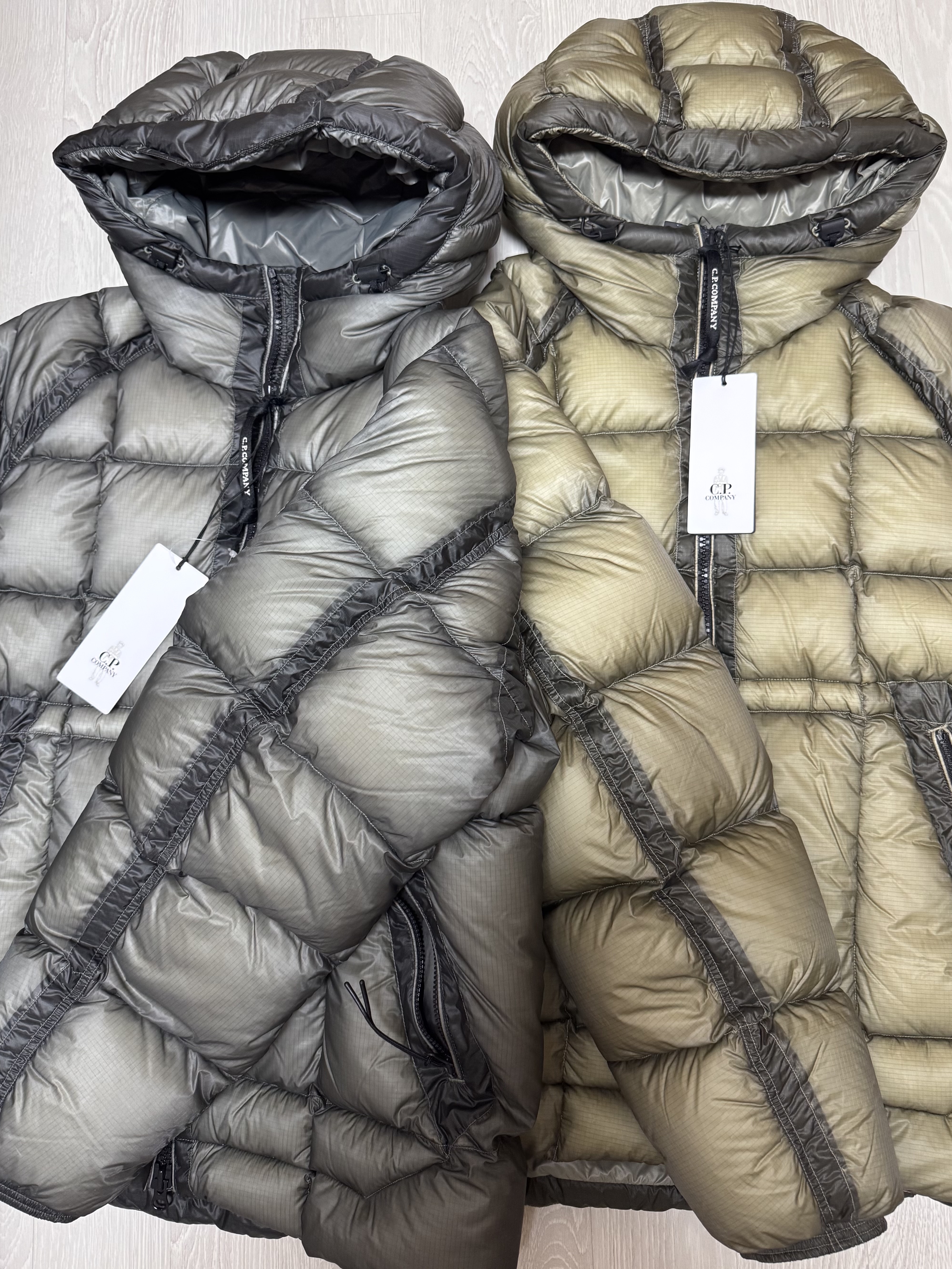 C.P. Company D.D. Shell Hooded Down Jacket Fungi Grey - 25FW, C.P. Company D.D. Shell Hooded Down Jacket Gunmetal - 25FW 착용 스타일