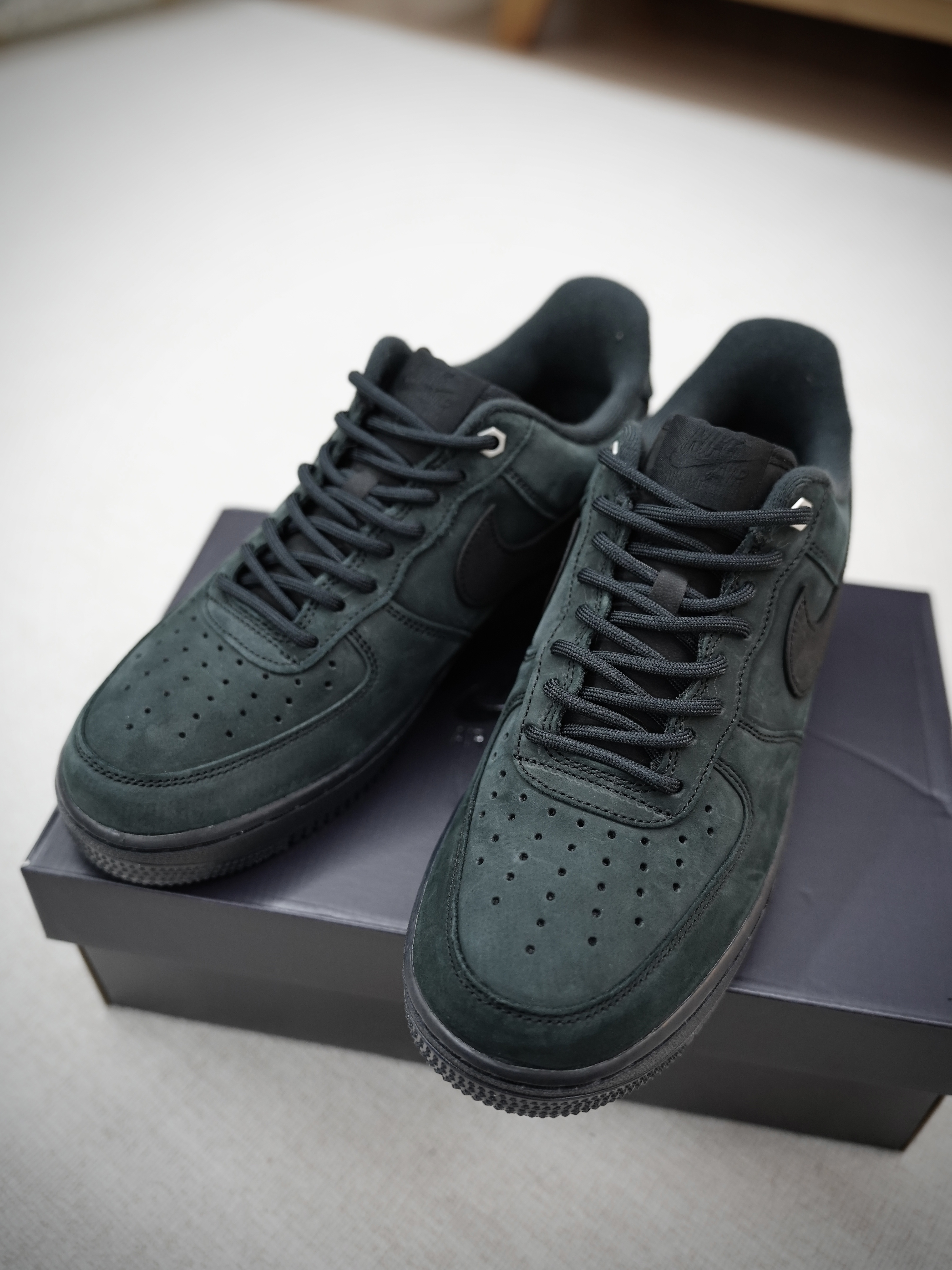 Nike Air Force 1 '07 WB Black 착용 스타일 - 2