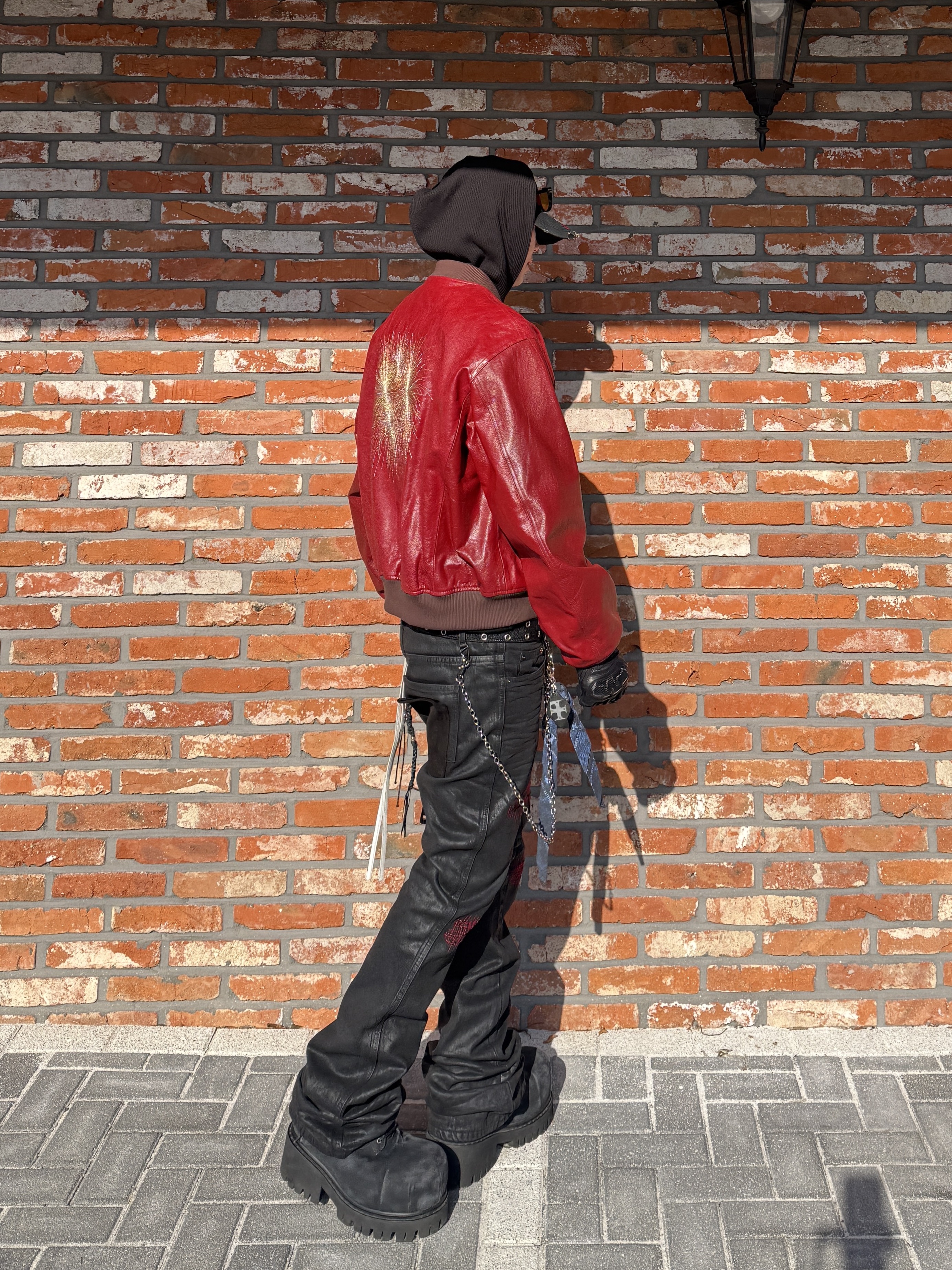 Undermycar Hommage Embraced The Fireworks Goatskin Blouson Red - 24FW, Undermycar x Emostanceclub Emoun Destroyed Cowhide Suede Red Stitch Denim Toreador - 23FW 착용 스타일 - 3