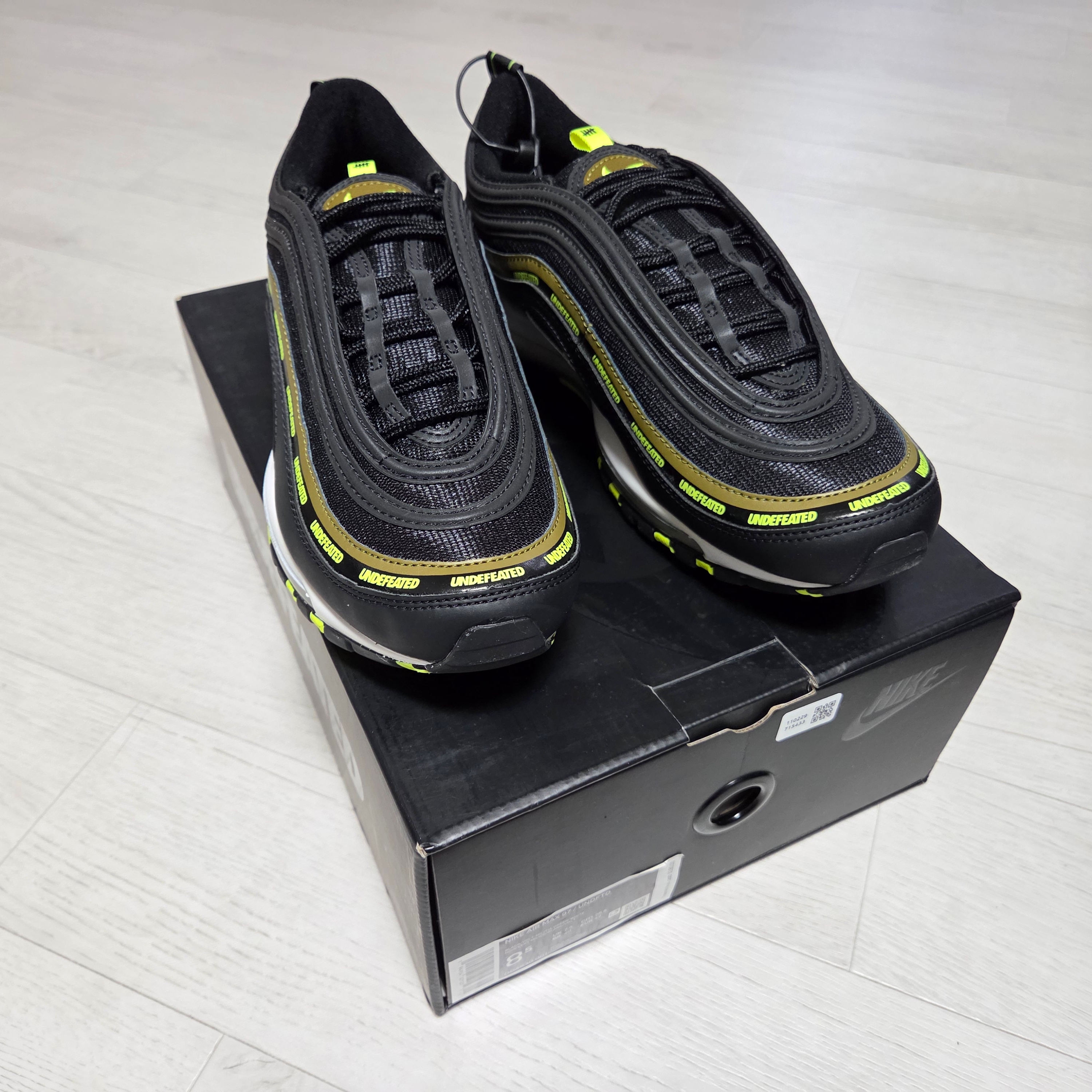 Nike x Undefeated Air Max 97 Black Volt 착용 스타일 - 1