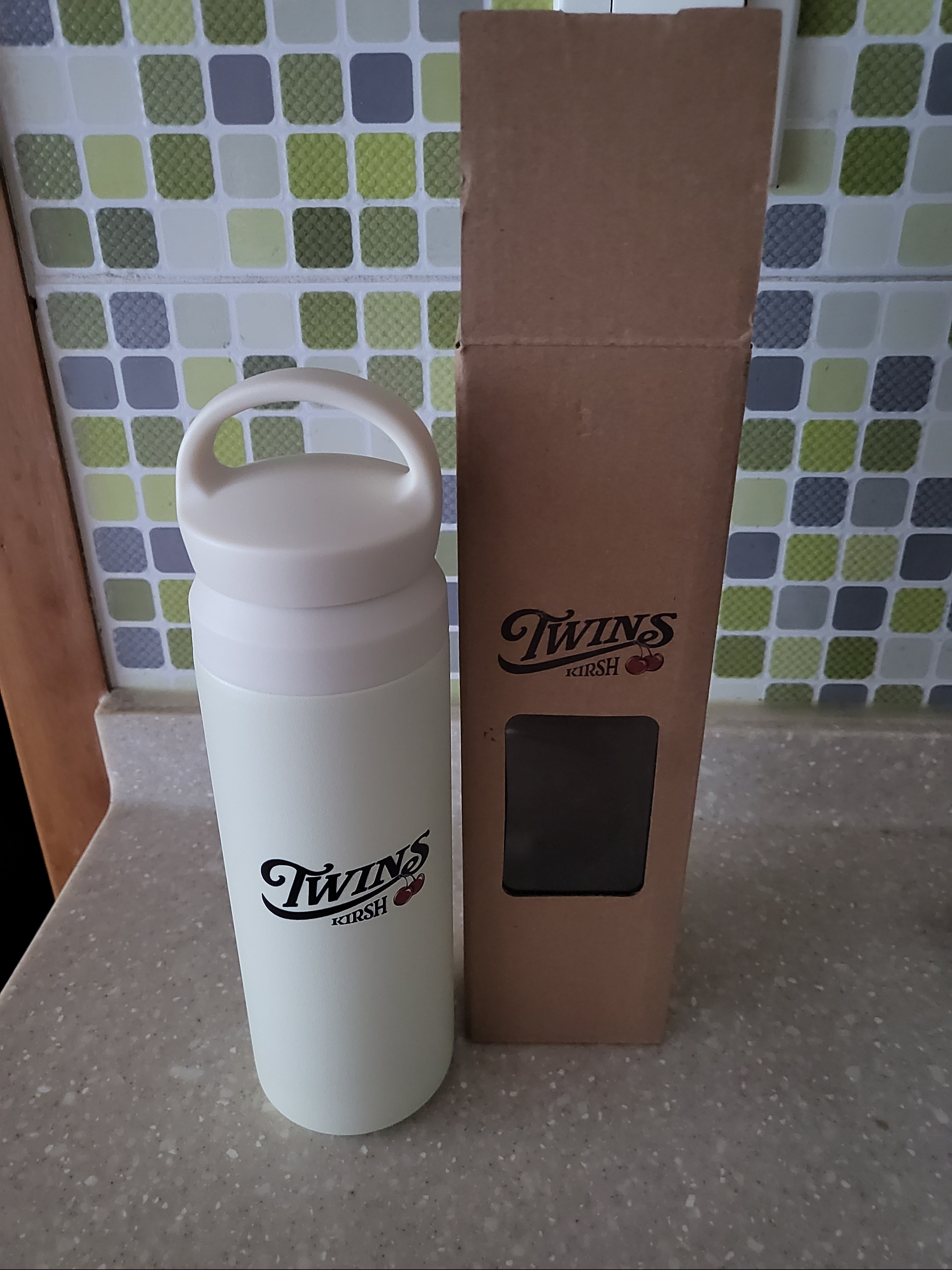 LG Twins X Kirsh Cherry Twins Tumbler 500ml 착용 스타일