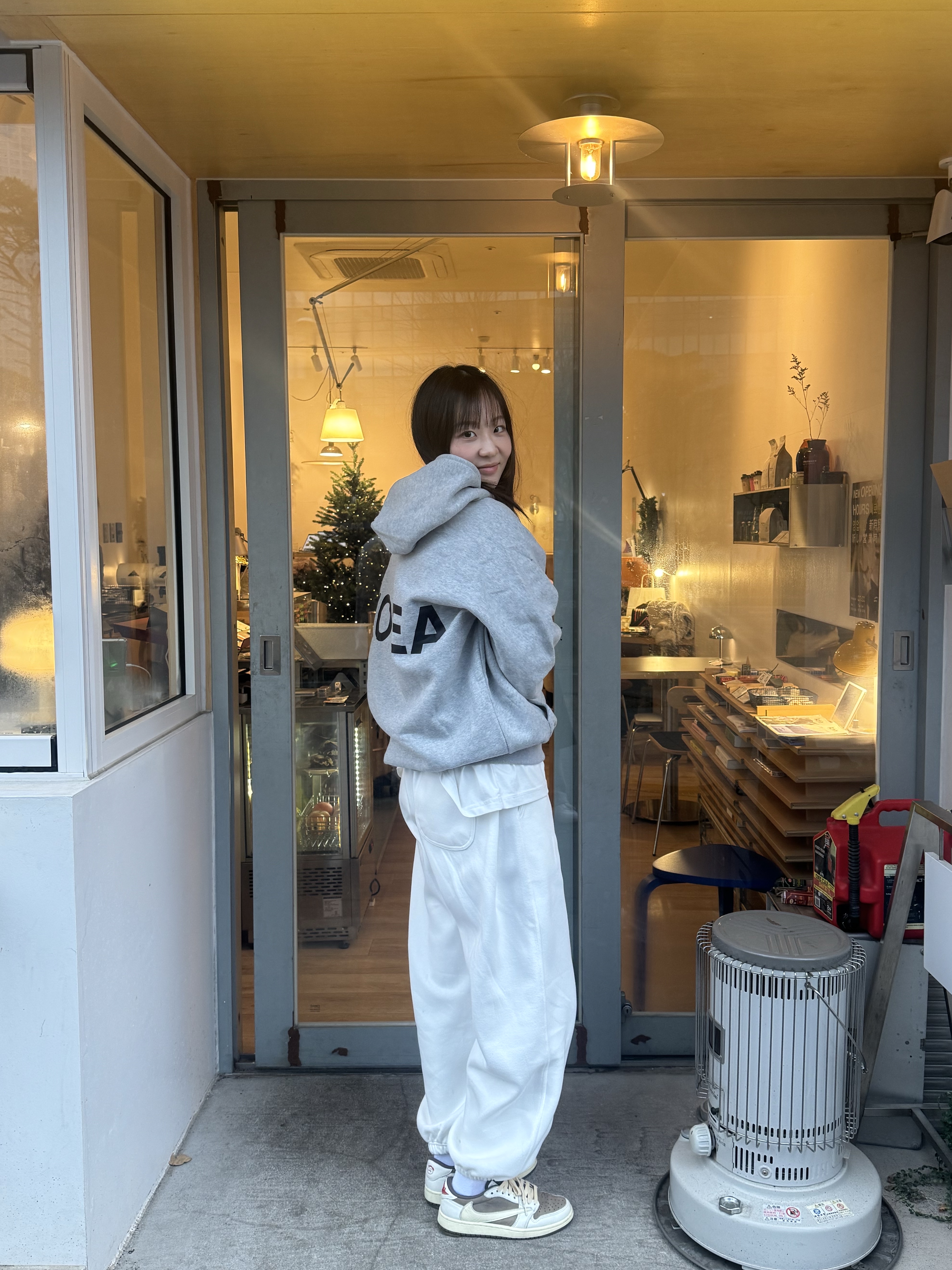 Undermycar Mu.03 Anti Fxxking Logo Play Oversized Sweat Jogger Cream, Yeezy HD-10 Grey - Korea Limited 착용 스타일 - 2