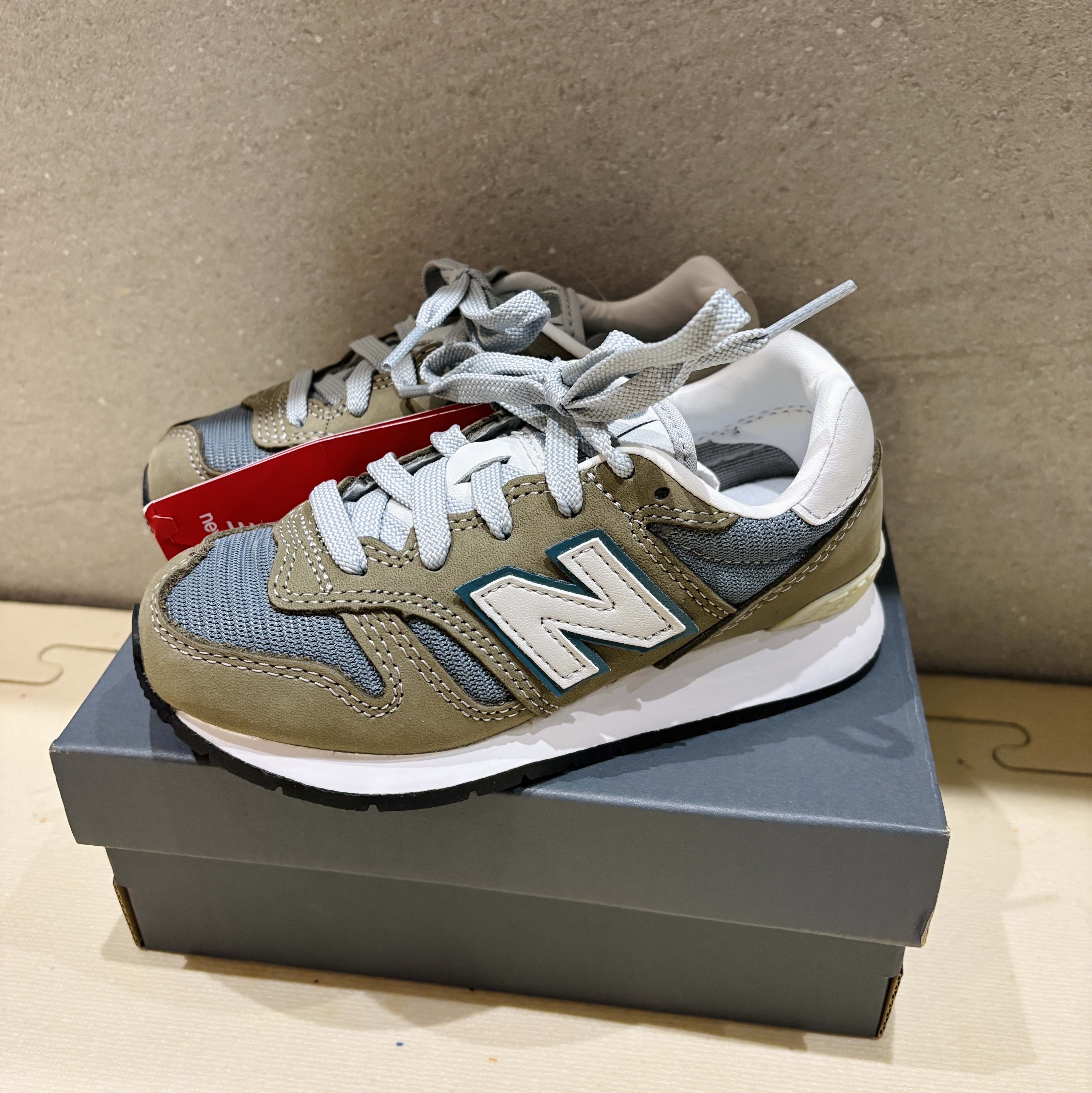 (PS) New Balance 1300 Trooper Cool Grey 착용 스타일 - 3