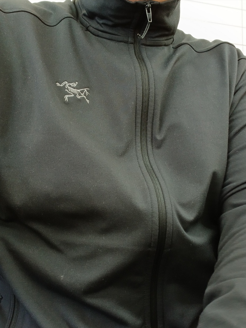Arc'teryx Kyanite Lightweight Hoody Hoody Black, Arc'teryx Kyanite Lightweight Jacket Black 착용 스타일 - 9