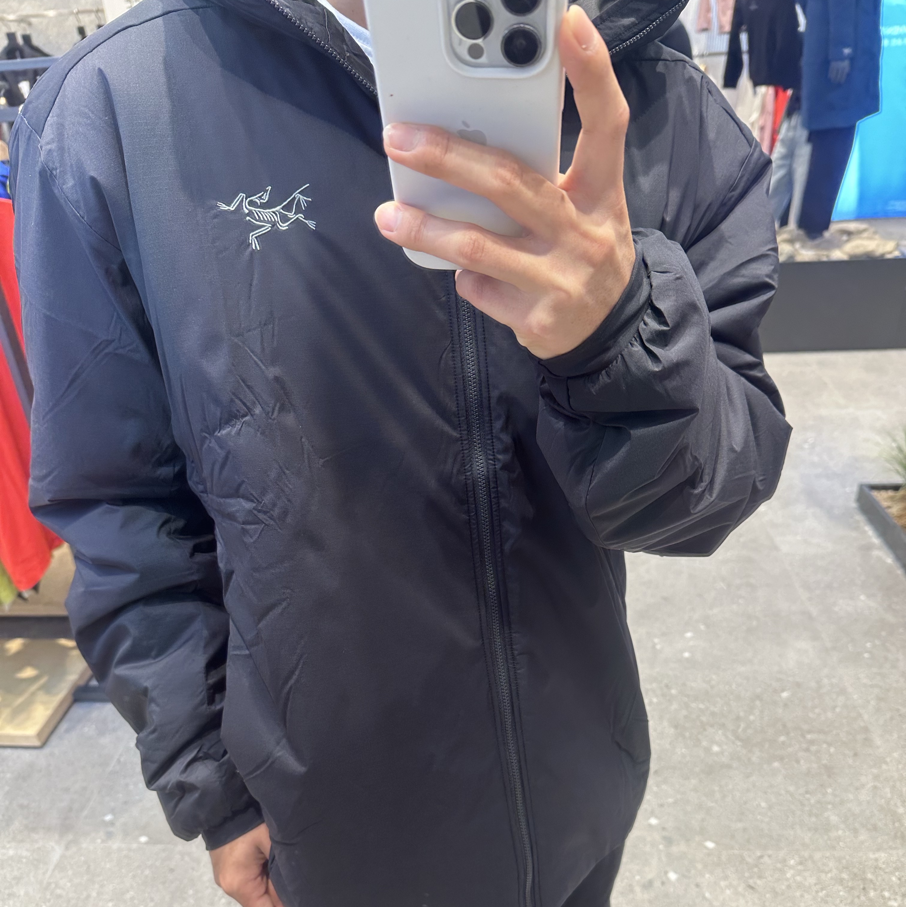 Arc'teryx Atom SV Hoody Black 착용 스타일 - 2