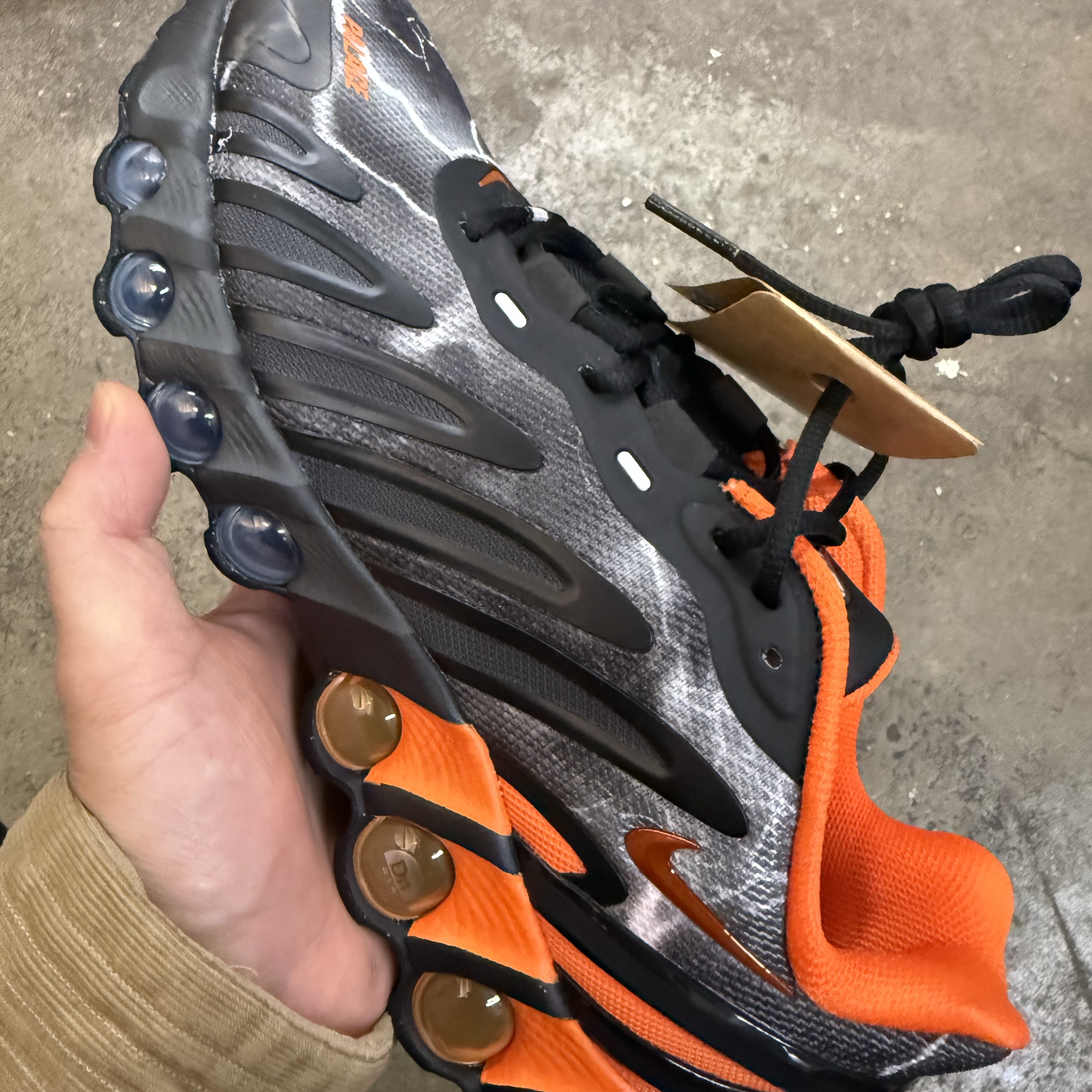 Nike x Palace Air Max Dn8 Black Safety Orange 착용 스타일 - 1