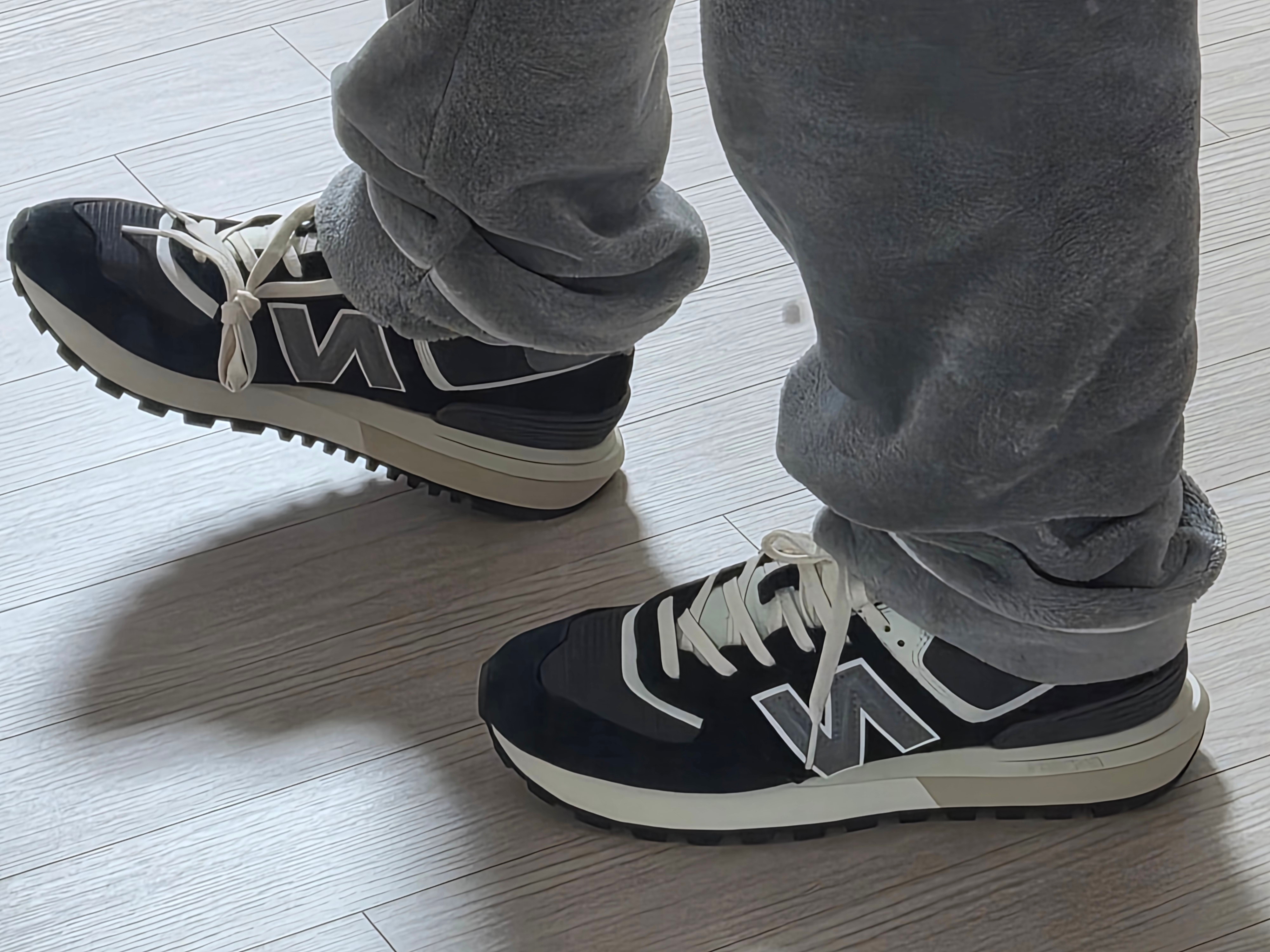 New Balance 574 Legacy Black 착용 스타일 - 2