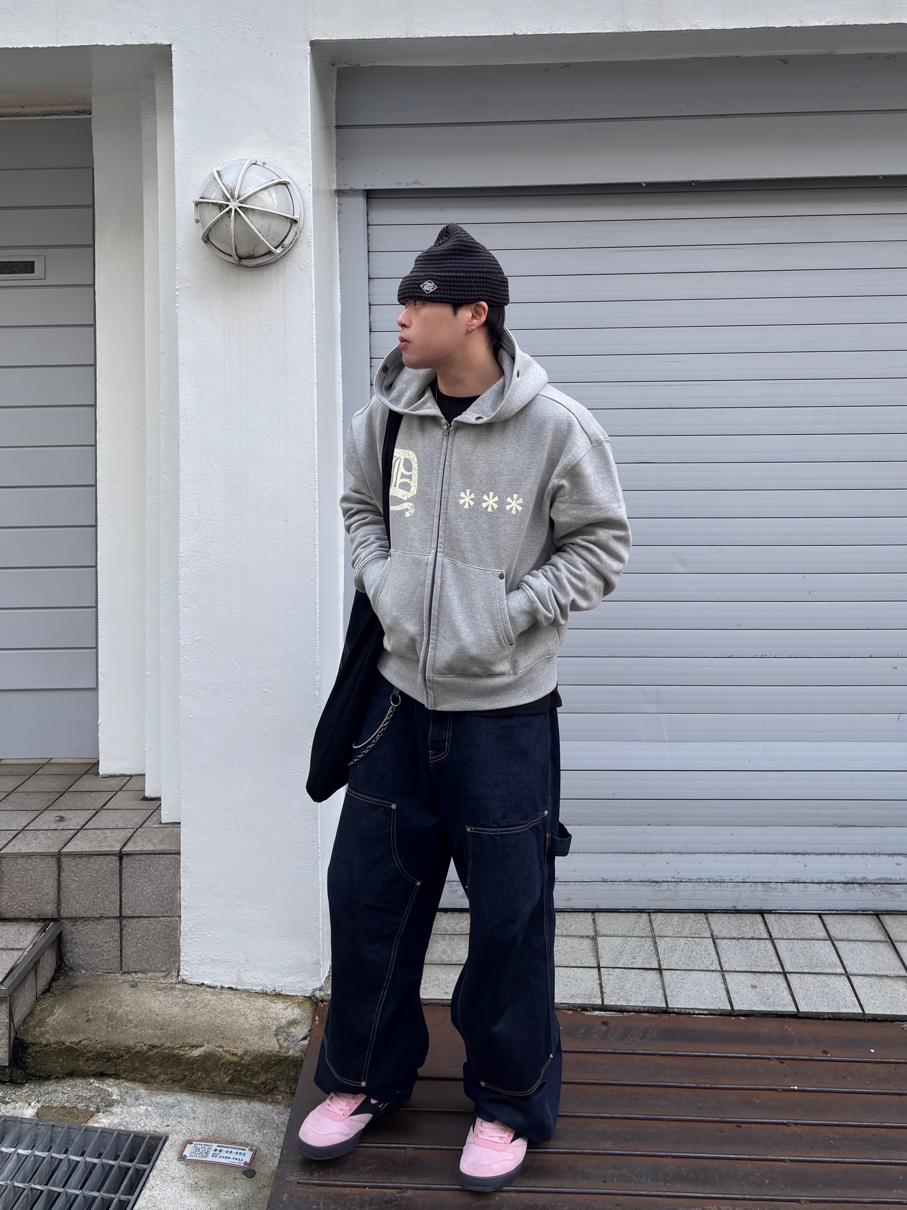 AMOU Fur Hoodie Zip Up Gray 착용 스타일 - 9