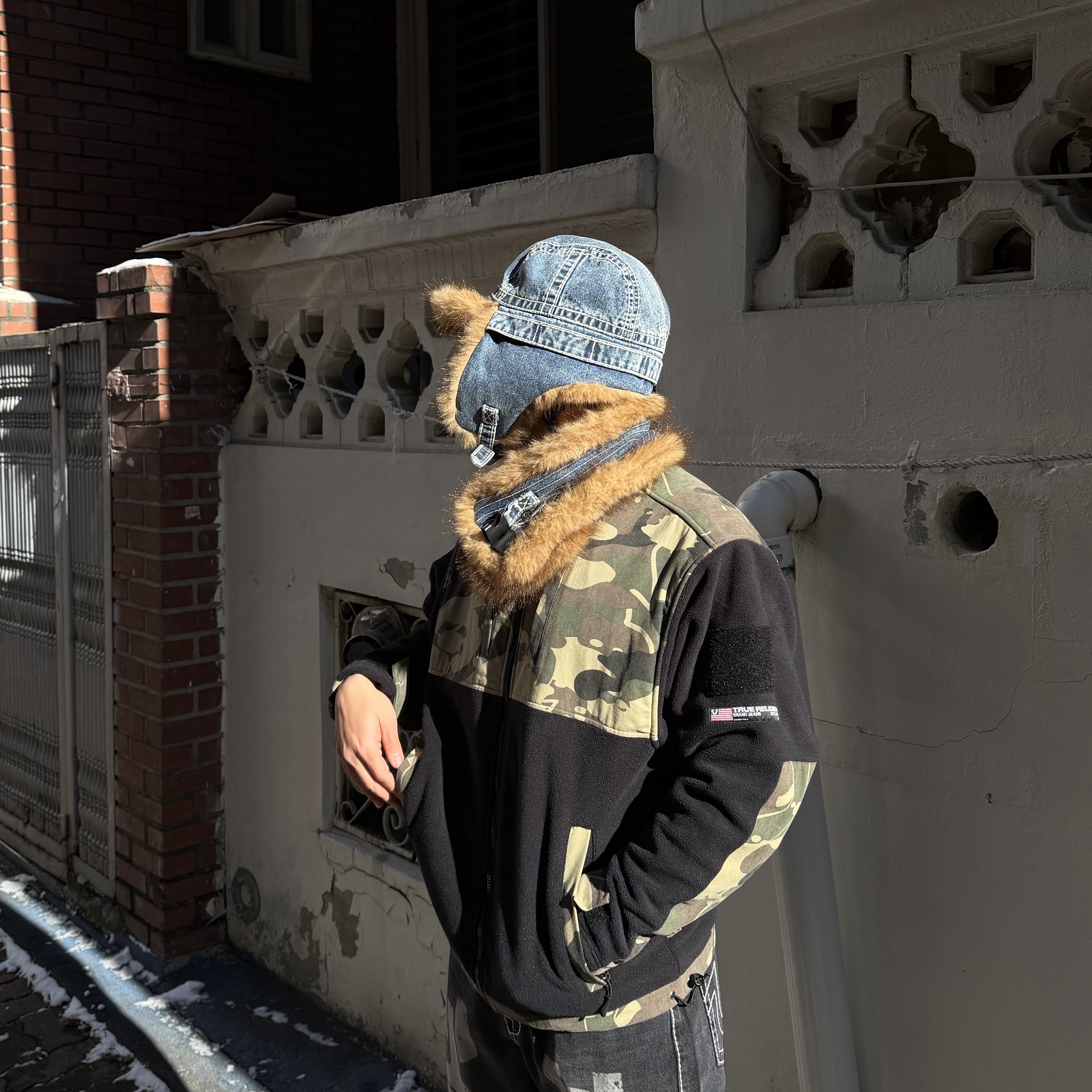 True Religion True Fur Cap_Indigo, True Religion SOF Block Fleece Jacket_Camo 착용 스타일 - 5