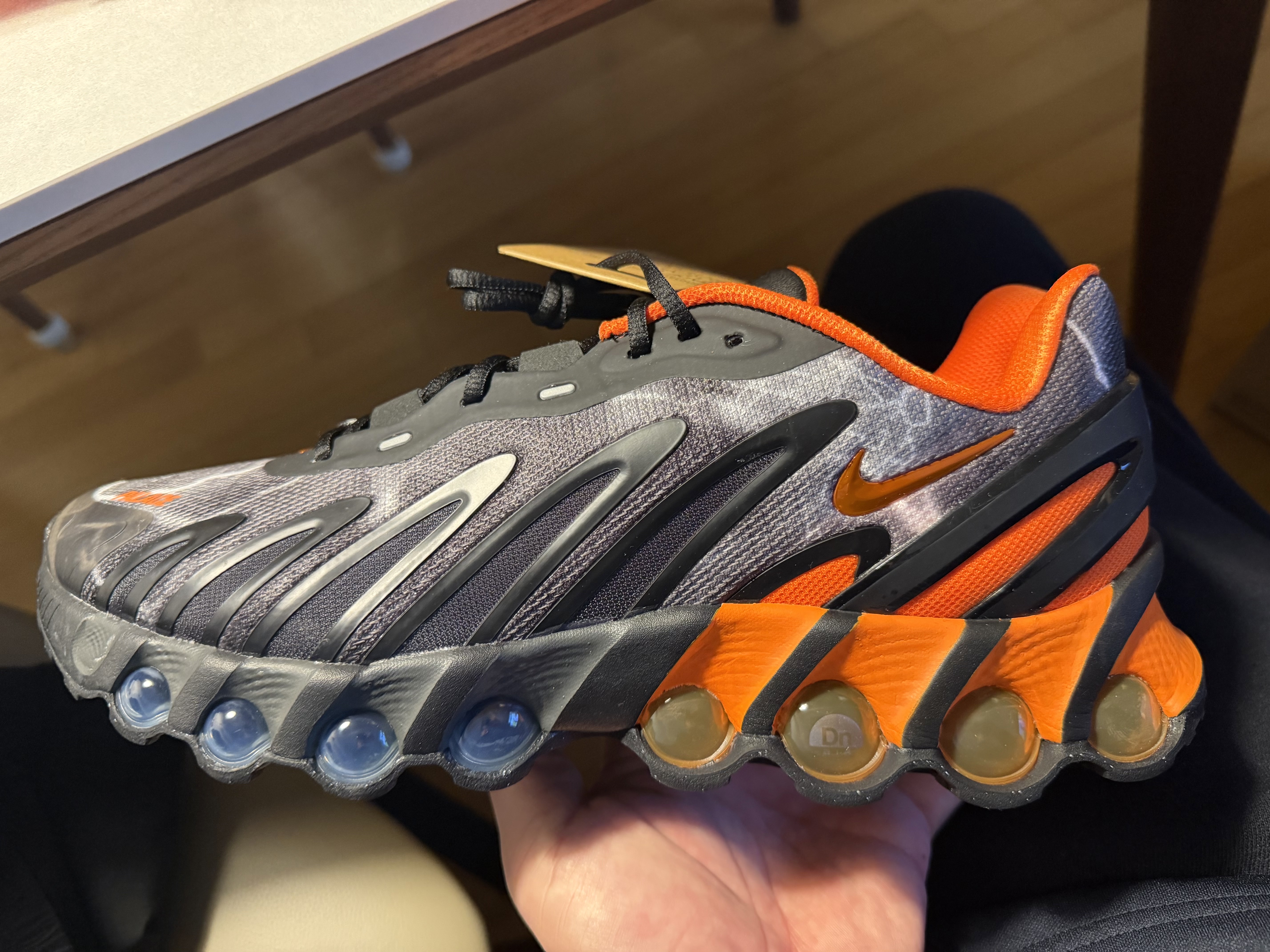 Nike x Palace Air Max Dn8 Black Safety Orange 착용 스타일 - 1