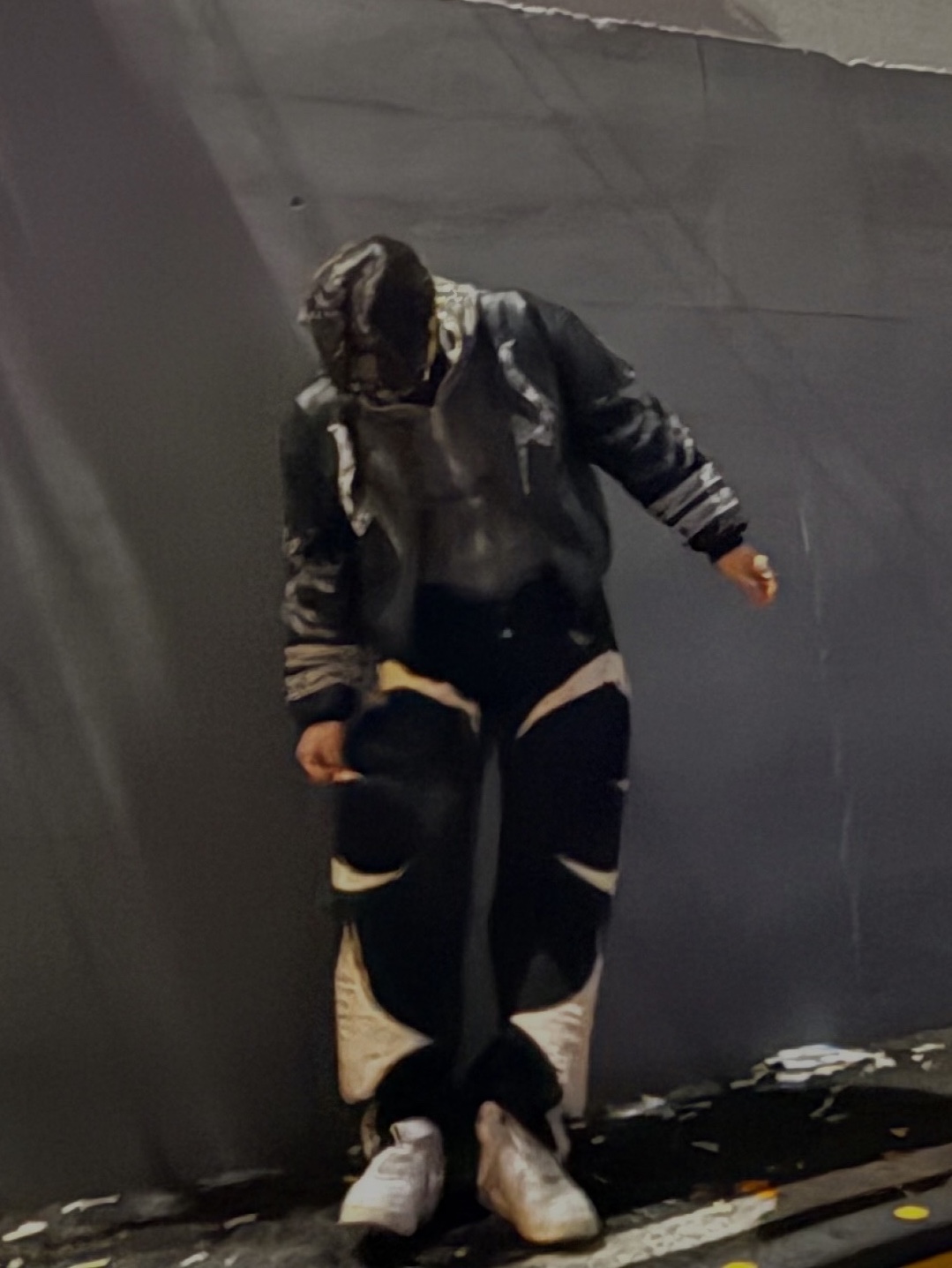 JUJUTSU KAISEN Undermycar Ryomen Sukuna Embroidered Leather Bomber Black, Thug Club Gladiator Hoodie Grey 착용 스타일 - 1