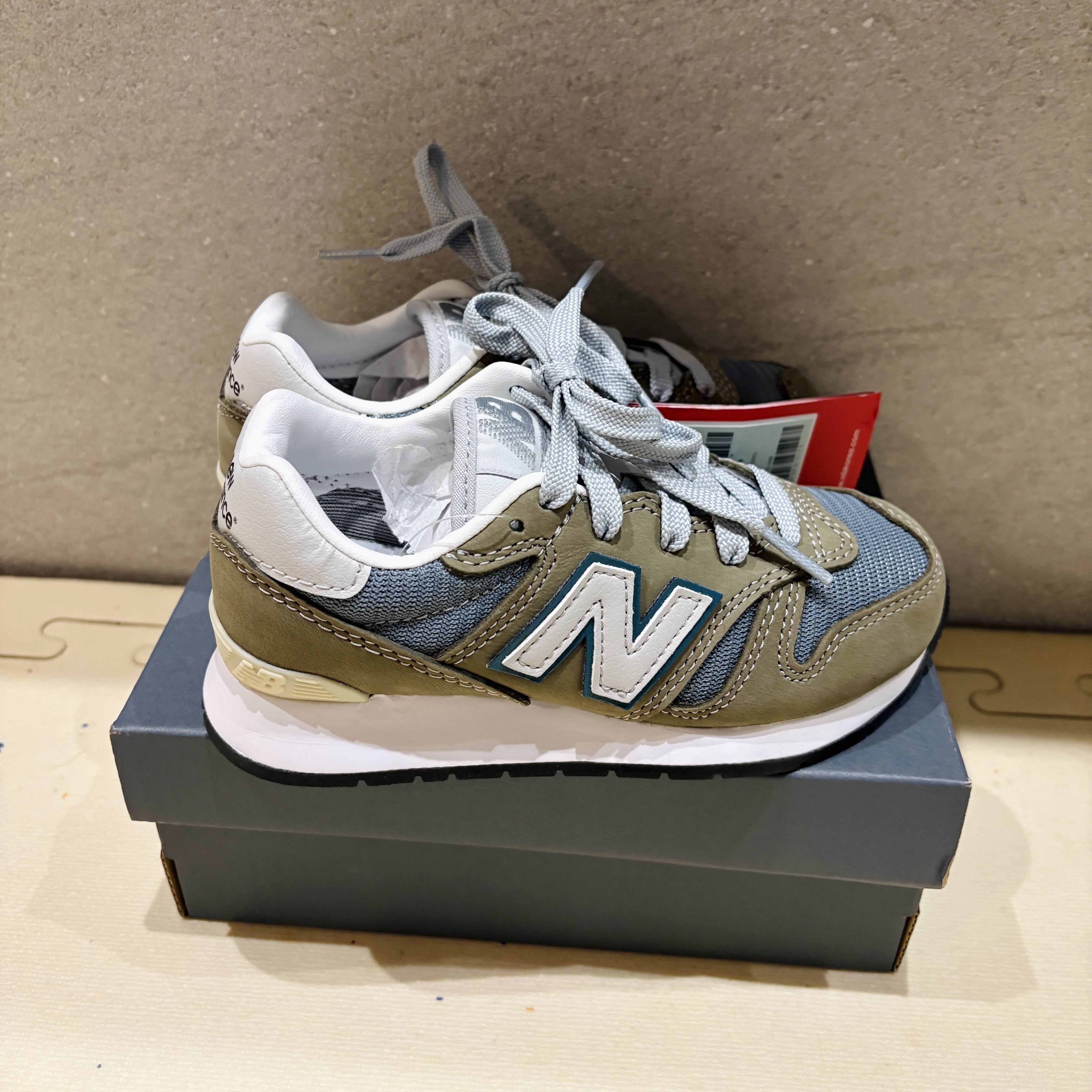 (PS) New Balance 1300 Trooper Cool Grey 착용 스타일 - 2