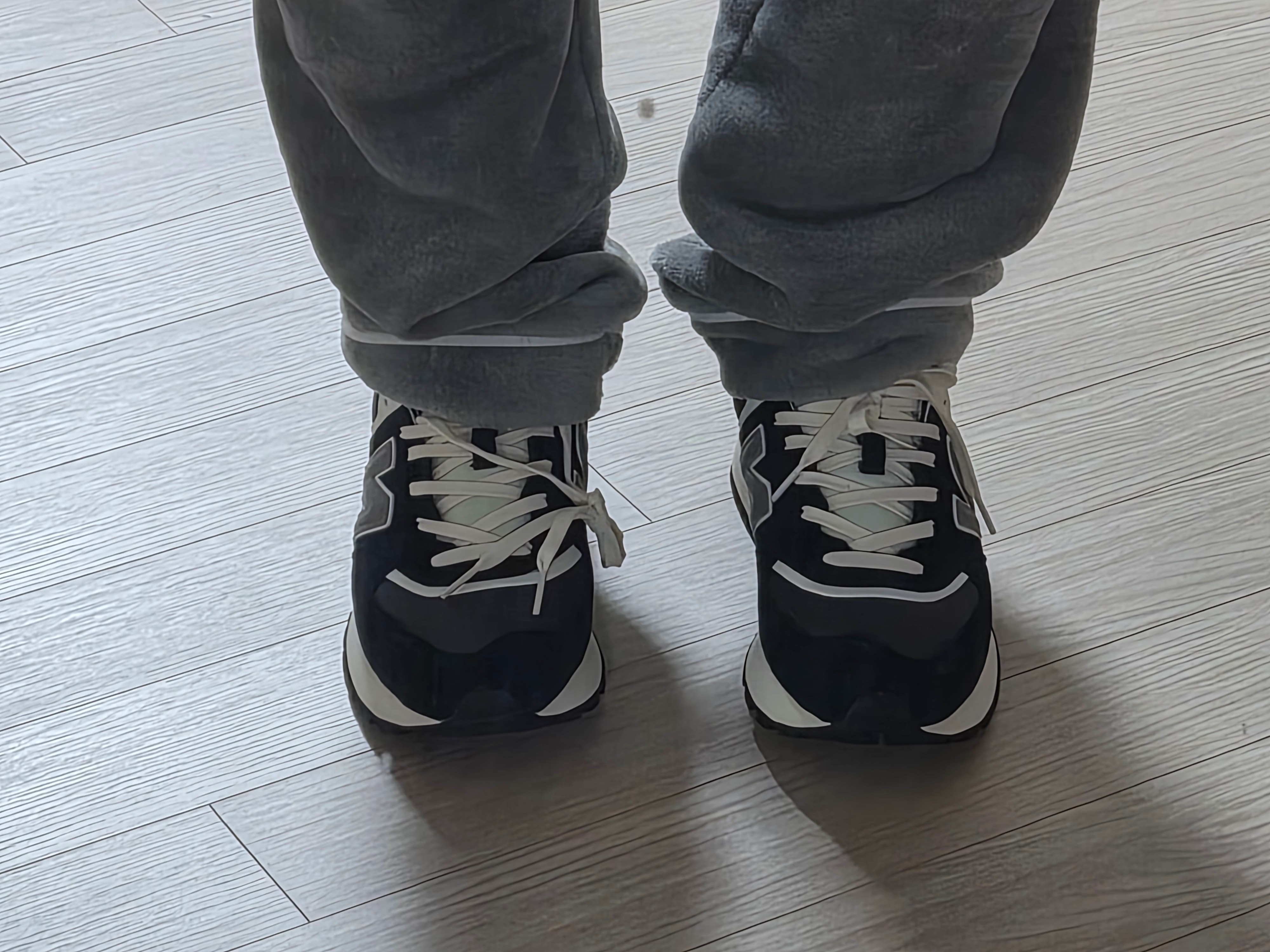 New Balance 574 Legacy Black 착용 스타일 - 3