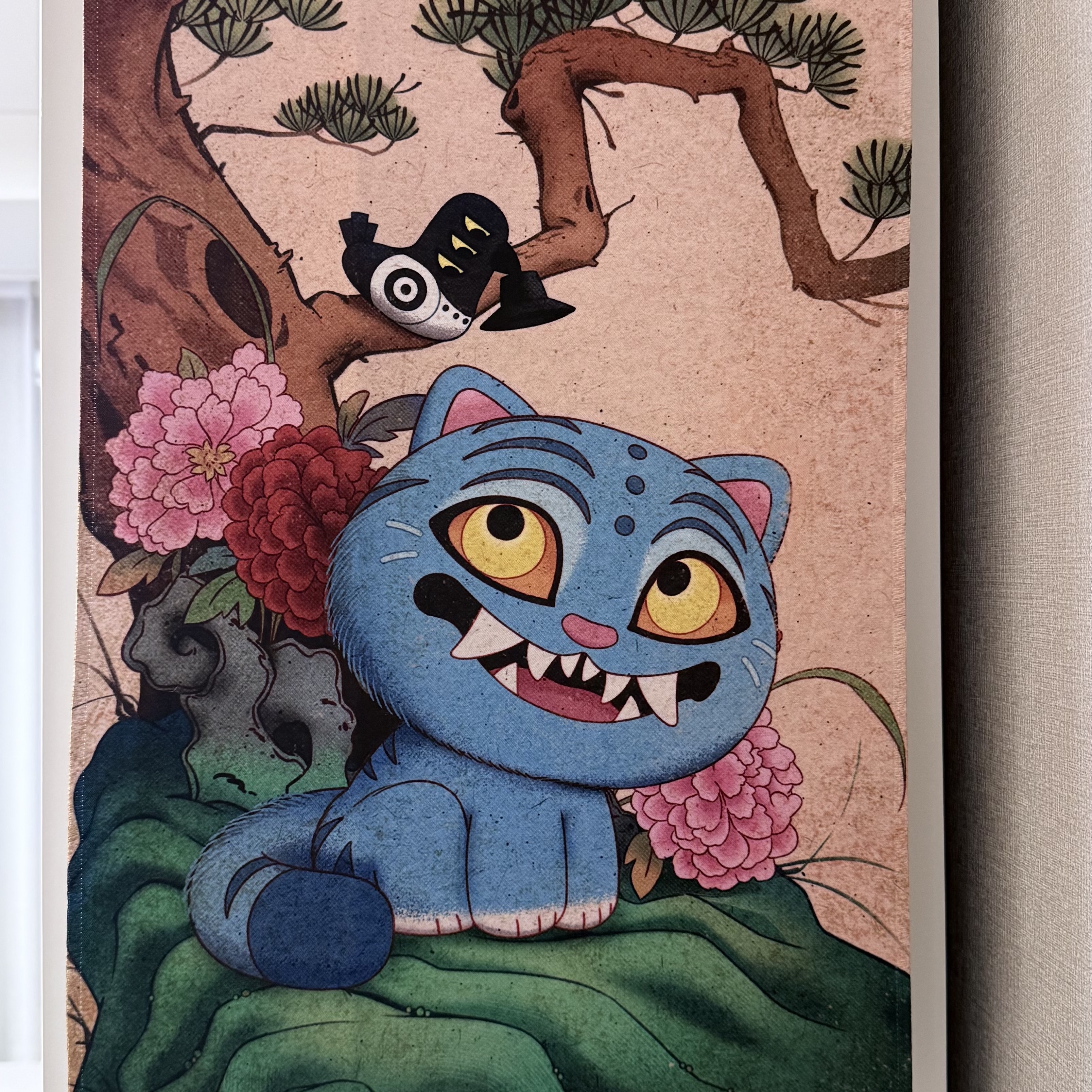 KPop Demon Hunters Hojakdo Fabric Poster 착용 스타일